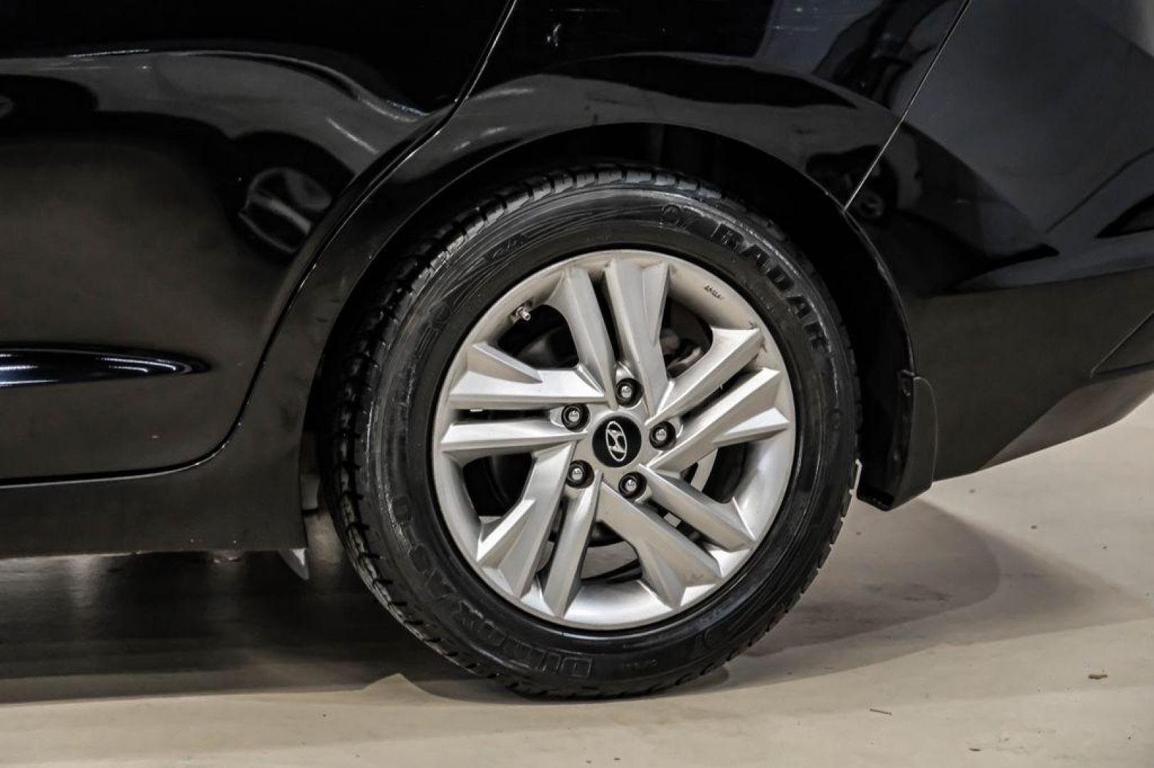 2020 Phantom Black /Gray Hyundai Elantra SEL (KMHD84LF0LU) with an 2.0L 4-Cylinder DOHC 16V engine, CVT transmission, located at 15300 Midway Rd., Addison, TX, 75001, (972) 702-0011, 32.958321, -96.838074 - Photo#55