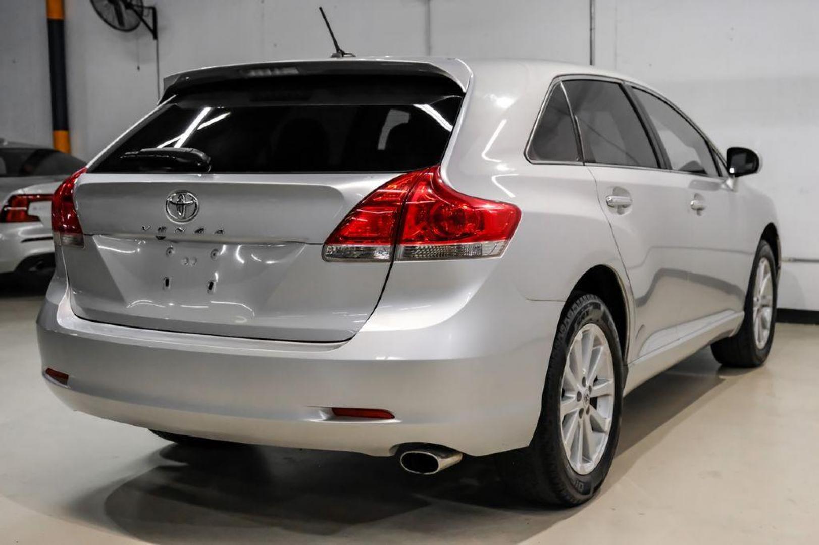 2009 Classic Silver Metallic /Ivory Toyota Venza Base (4T3ZE11A19U) with an 2.7L I4 SMPI DOHC engine, Automatic transmission, located at 15300 Midway Rd., Addison, TX, 75001, (972) 702-0011, 32.958321, -96.838074 - Photo#7