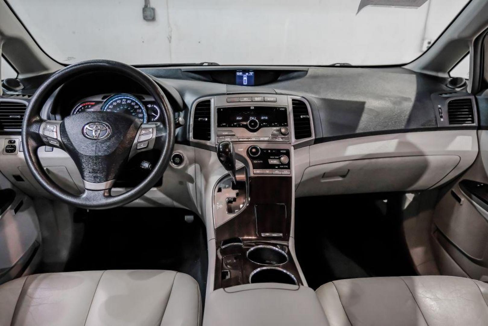 2009 Classic Silver Metallic /Ivory Toyota Venza Base (4T3ZE11A19U) with an 2.7L I4 SMPI DOHC engine, Automatic transmission, located at 15300 Midway Rd., Addison, TX, 75001, (972) 702-0011, 32.958321, -96.838074 - Photo#14