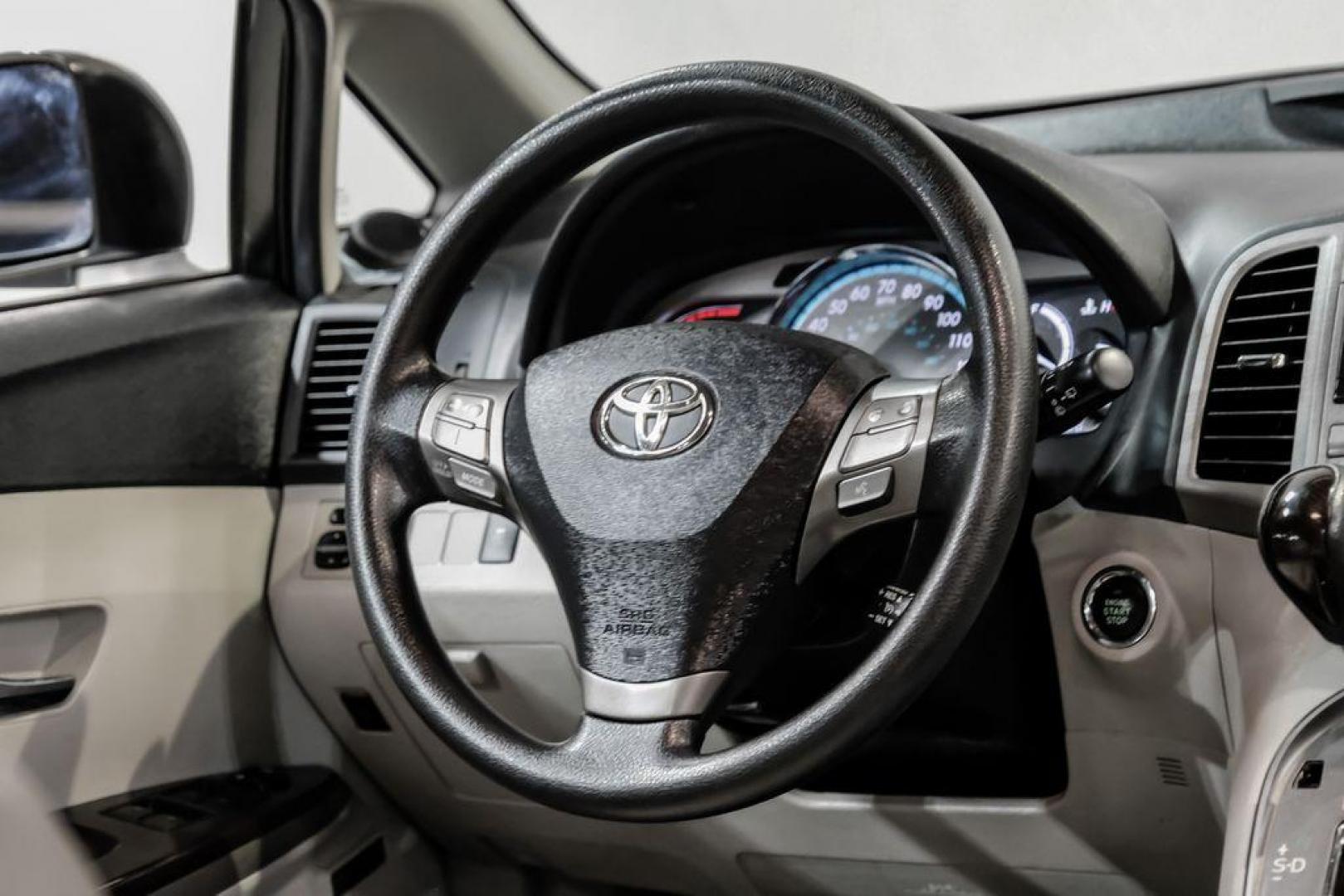 2009 Classic Silver Metallic /Ivory Toyota Venza Base (4T3ZE11A19U) with an 2.7L I4 SMPI DOHC engine, Automatic transmission, located at 15300 Midway Rd., Addison, TX, 75001, (972) 702-0011, 32.958321, -96.838074 - Photo#15
