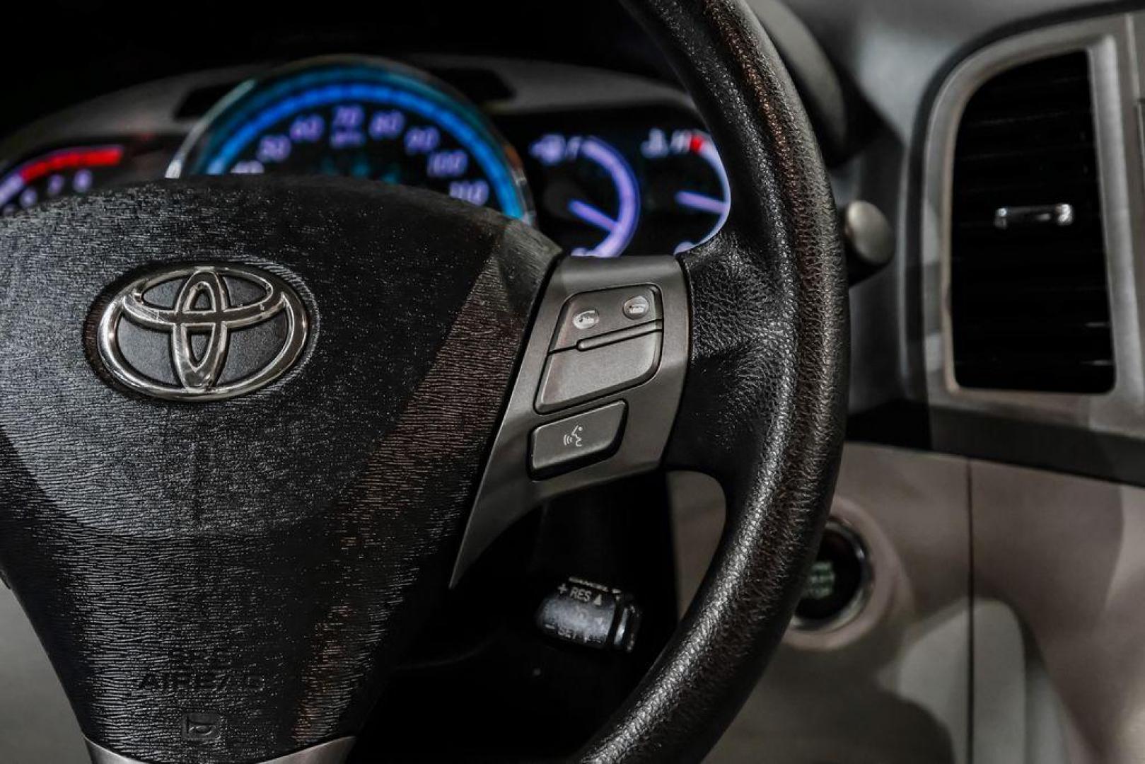 2009 Classic Silver Metallic /Ivory Toyota Venza Base (4T3ZE11A19U) with an 2.7L I4 SMPI DOHC engine, Automatic transmission, located at 15300 Midway Rd., Addison, TX, 75001, (972) 702-0011, 32.958321, -96.838074 - Photo#17