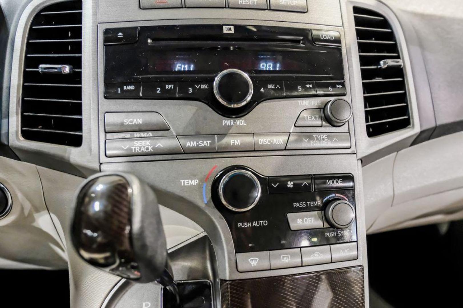 2009 Classic Silver Metallic /Ivory Toyota Venza Base (4T3ZE11A19U) with an 2.7L I4 SMPI DOHC engine, Automatic transmission, located at 15300 Midway Rd., Addison, TX, 75001, (972) 702-0011, 32.958321, -96.838074 - Photo#23