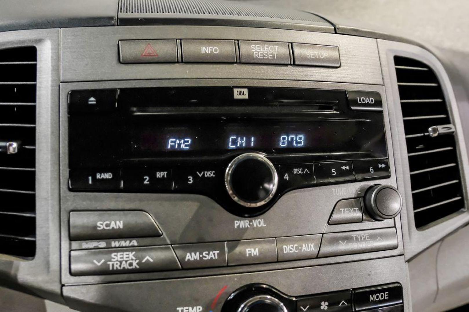 2009 Classic Silver Metallic /Ivory Toyota Venza Base (4T3ZE11A19U) with an 2.7L I4 SMPI DOHC engine, Automatic transmission, located at 15300 Midway Rd., Addison, TX, 75001, (972) 702-0011, 32.958321, -96.838074 - Photo#24