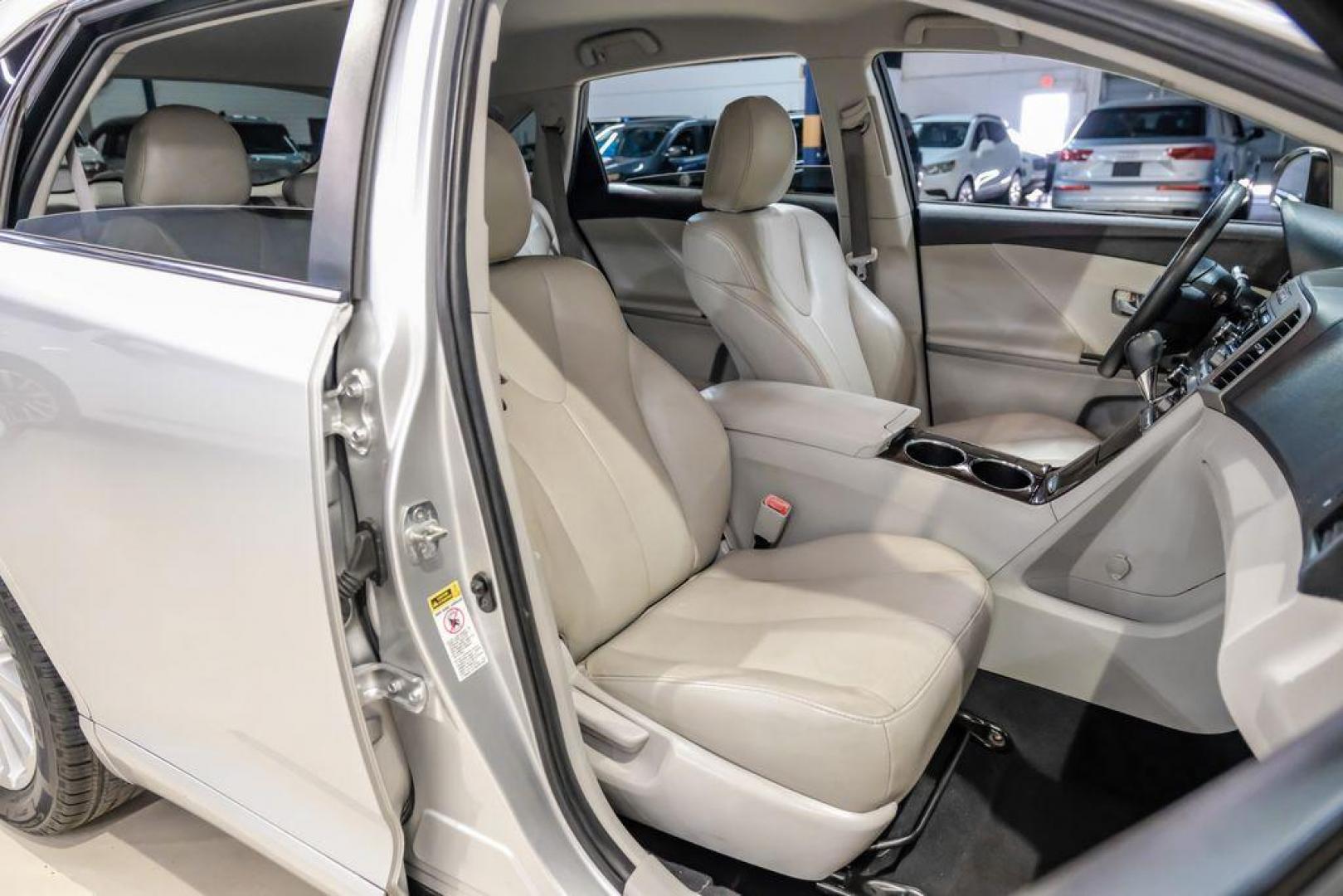 2009 Classic Silver Metallic /Ivory Toyota Venza Base (4T3ZE11A19U) with an 2.7L I4 SMPI DOHC engine, Automatic transmission, located at 15300 Midway Rd., Addison, TX, 75001, (972) 702-0011, 32.958321, -96.838074 - Photo#28