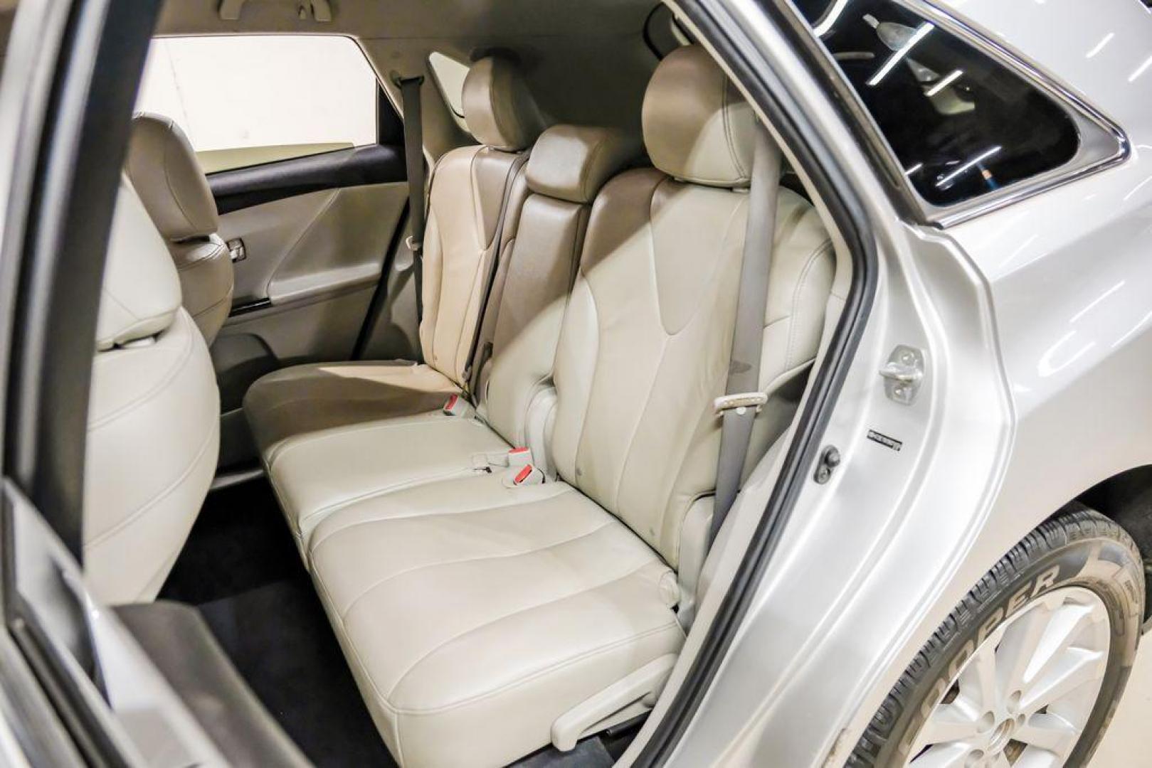 2009 Classic Silver Metallic /Ivory Toyota Venza Base (4T3ZE11A19U) with an 2.7L I4 SMPI DOHC engine, Automatic transmission, located at 15300 Midway Rd., Addison, TX, 75001, (972) 702-0011, 32.958321, -96.838074 - Photo#35