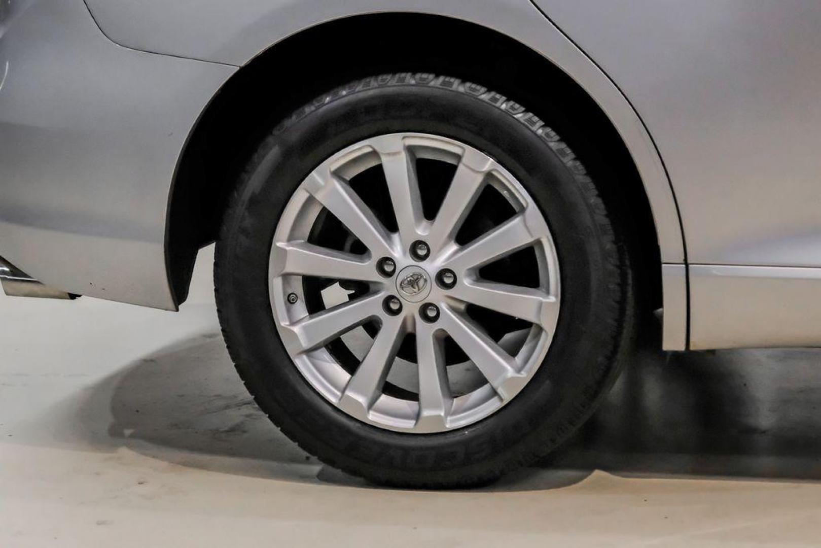 2009 Classic Silver Metallic /Ivory Toyota Venza Base (4T3ZE11A19U) with an 2.7L I4 SMPI DOHC engine, Automatic transmission, located at 15300 Midway Rd., Addison, TX, 75001, (972) 702-0011, 32.958321, -96.838074 - Photo#48