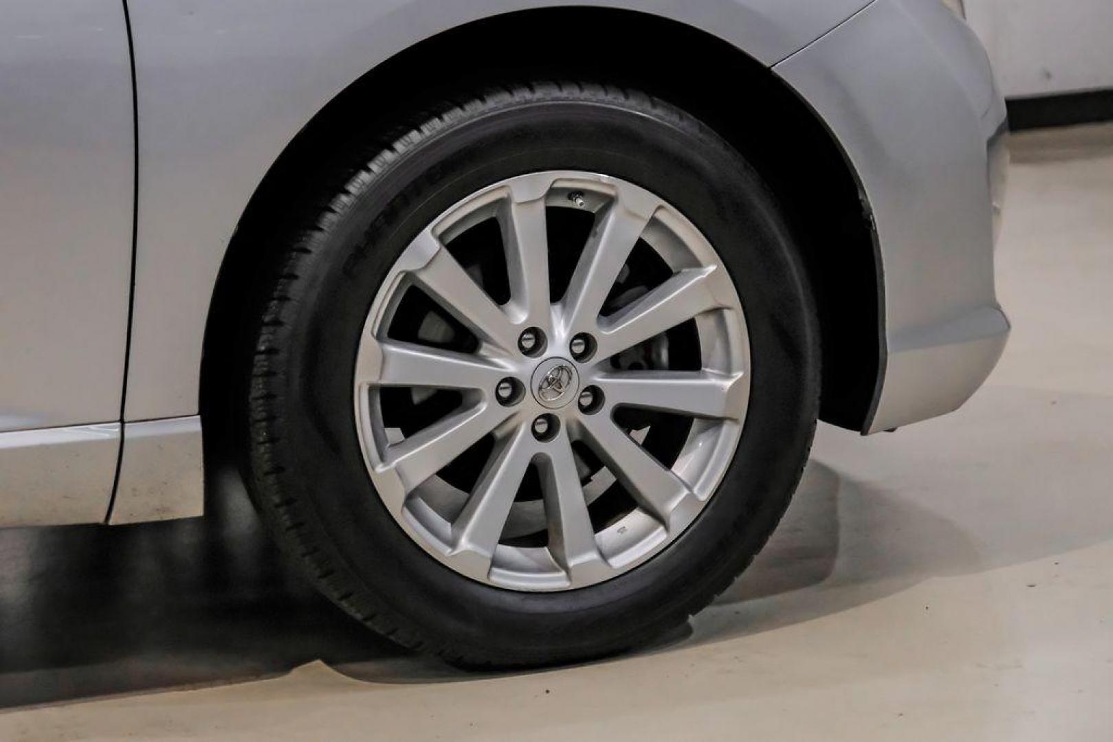 2009 Classic Silver Metallic /Ivory Toyota Venza Base (4T3ZE11A19U) with an 2.7L I4 SMPI DOHC engine, Automatic transmission, located at 15300 Midway Rd., Addison, TX, 75001, (972) 702-0011, 32.958321, -96.838074 - Photo#49