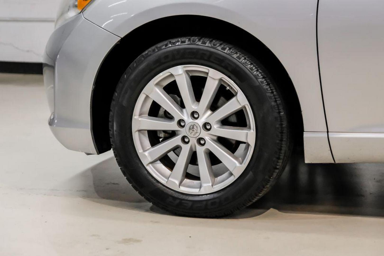 2009 Classic Silver Metallic /Ivory Toyota Venza Base (4T3ZE11A19U) with an 2.7L I4 SMPI DOHC engine, Automatic transmission, located at 15300 Midway Rd., Addison, TX, 75001, (972) 702-0011, 32.958321, -96.838074 - Photo#50