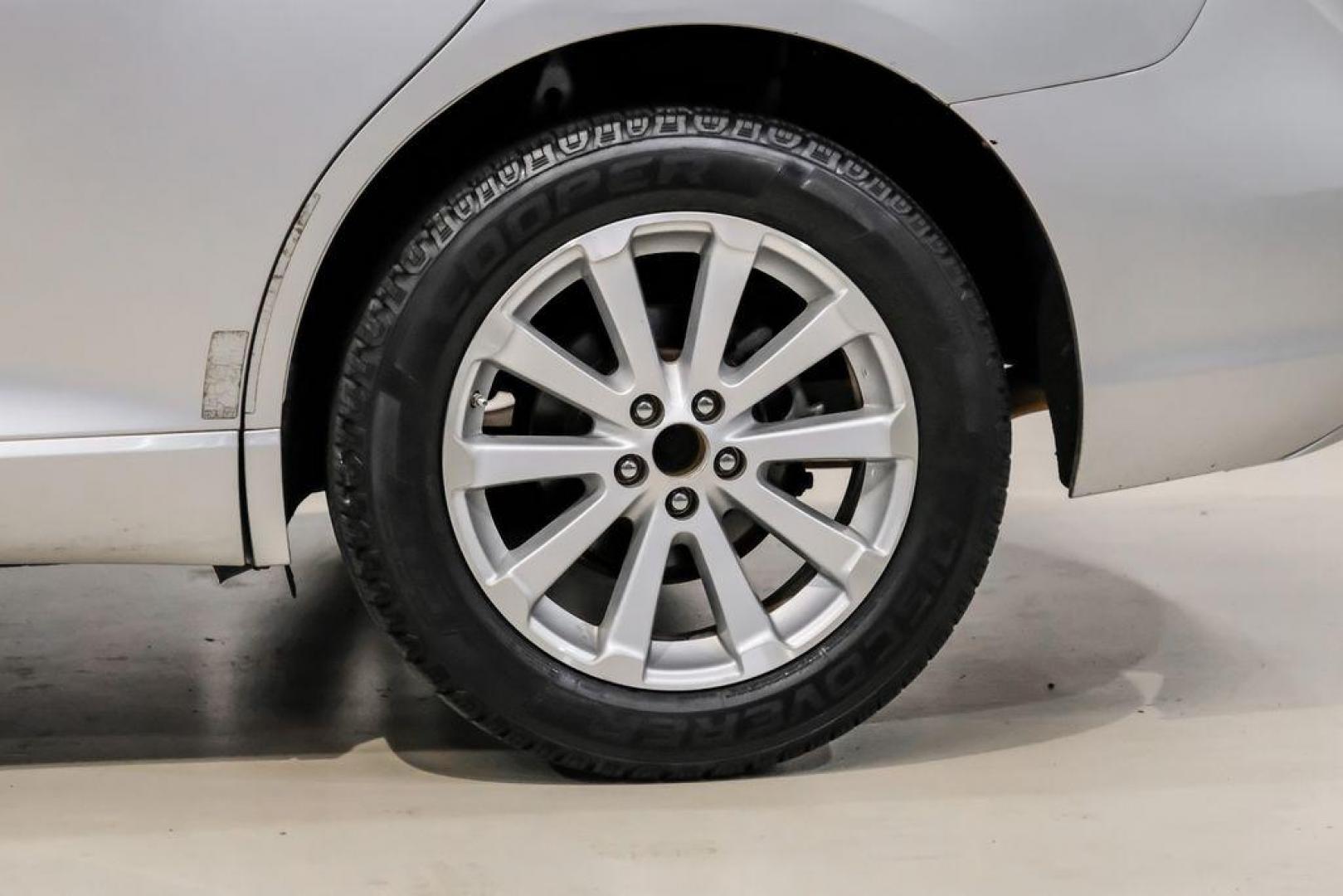 2009 Classic Silver Metallic /Ivory Toyota Venza Base (4T3ZE11A19U) with an 2.7L I4 SMPI DOHC engine, Automatic transmission, located at 15300 Midway Rd., Addison, TX, 75001, (972) 702-0011, 32.958321, -96.838074 - Photo#51