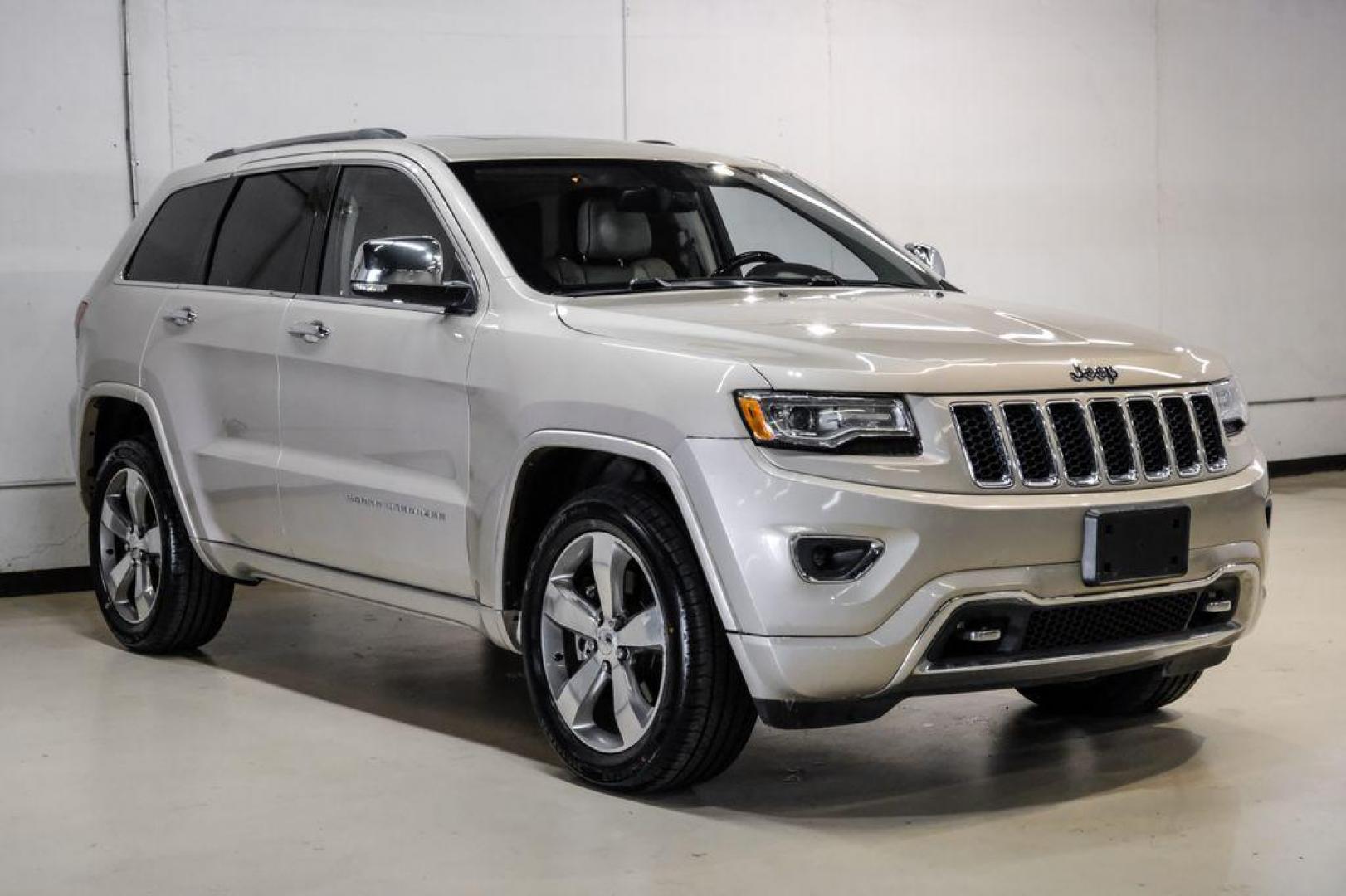 2015 Cashmere Pearlcoat /Light Frost/Brown Jeep Grand Cherokee Overland (1C4RJFCT5FC) with an 5.7L V8 Multi Displacement VVT engine, Automatic transmission, located at 15300 Midway Rd., Addison, TX, 75001, (972) 702-0011, 32.958321, -96.838074 - Photo#6