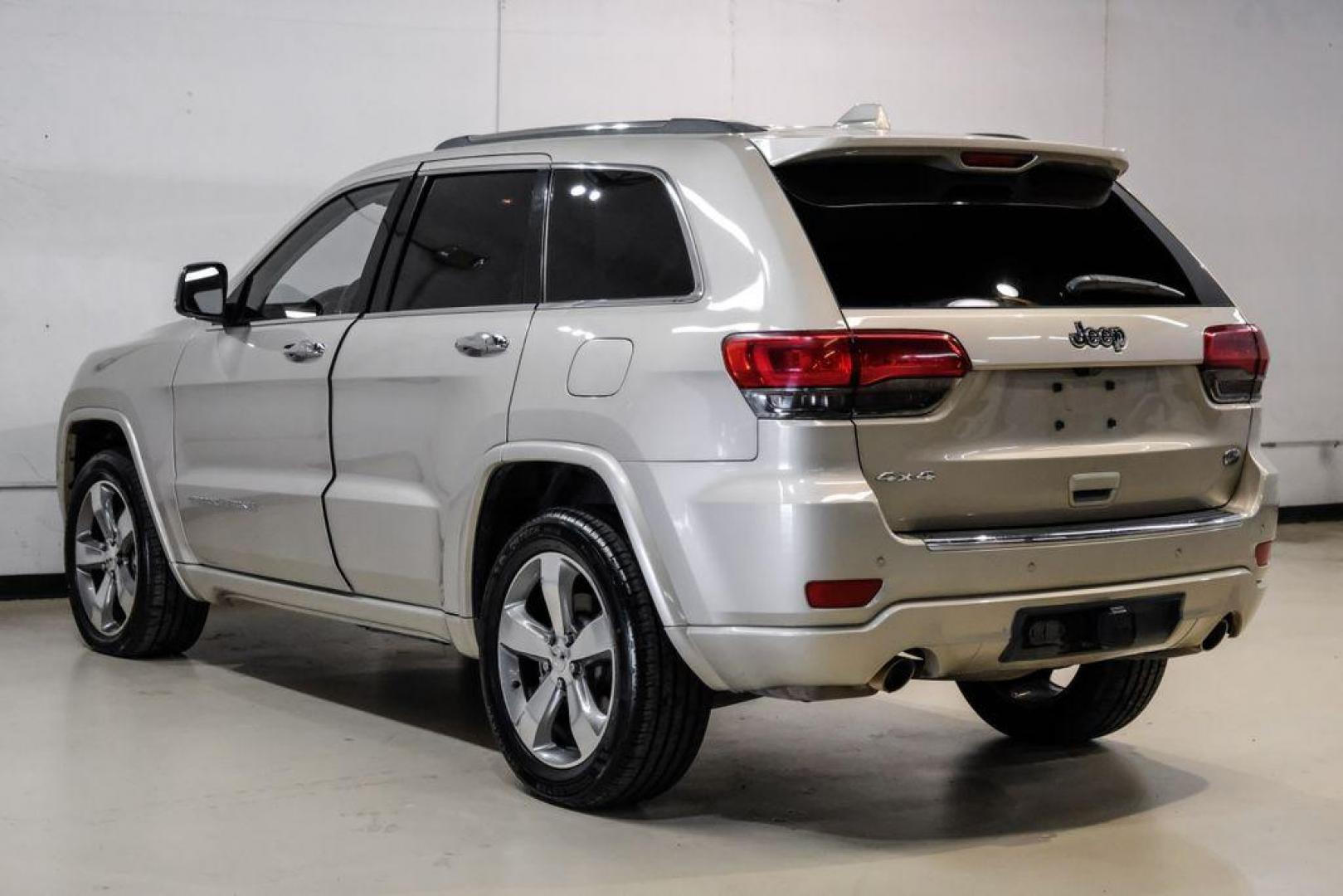 2015 Cashmere Pearlcoat /Light Frost/Brown Jeep Grand Cherokee Overland (1C4RJFCT5FC) with an 5.7L V8 Multi Displacement VVT engine, Automatic transmission, located at 15300 Midway Rd., Addison, TX, 75001, (972) 702-0011, 32.958321, -96.838074 - Photo#10