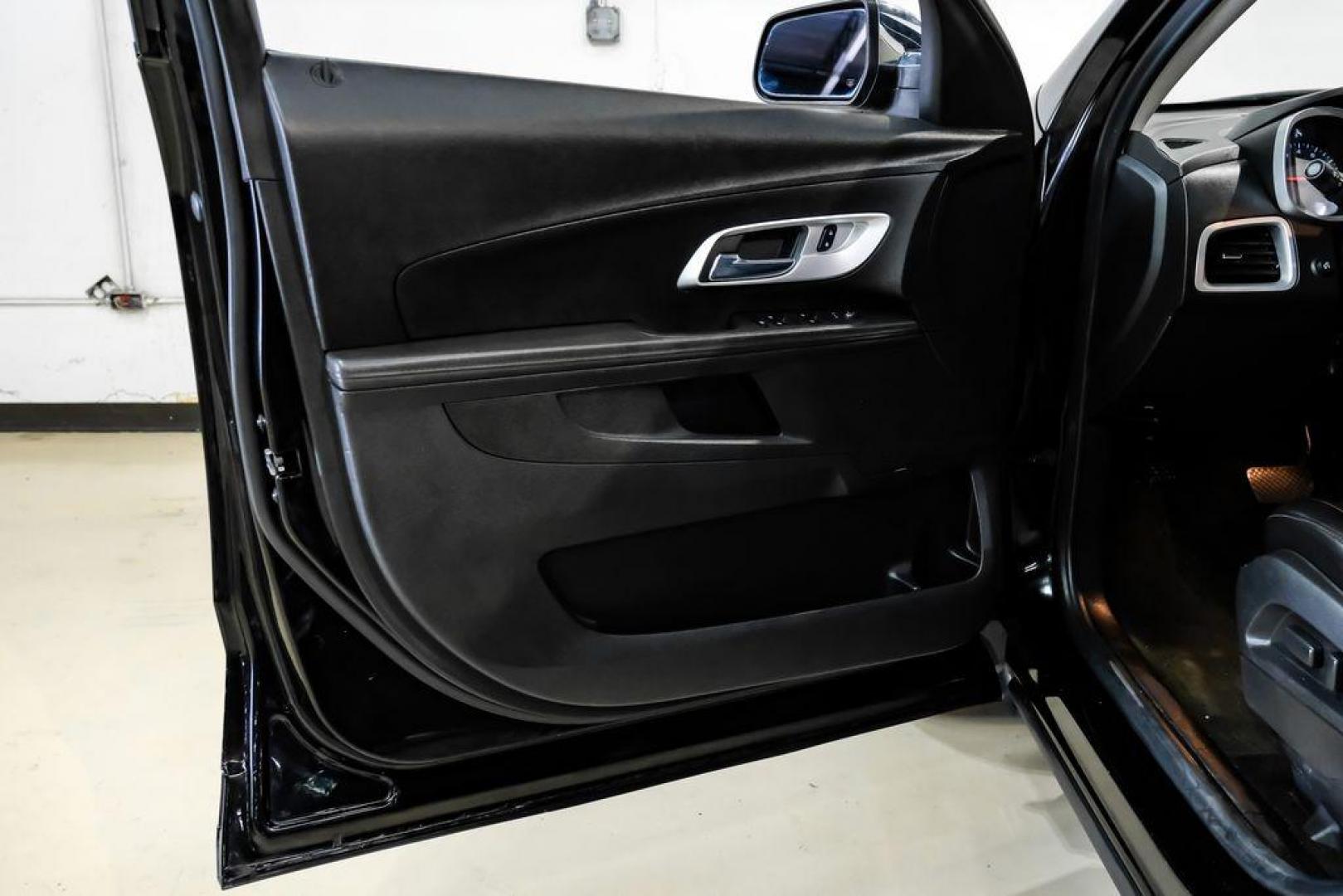 2017 Black Metallic /Jet Black Chevrolet Equinox Premier (2GNALDEK3H1) with an 2.4L 4-Cylinder SIDI DOHC VVT engine, Automatic transmission, located at 15300 Midway Rd., Addison, TX, 75001, (972) 702-0011, 32.958321, -96.838074 - Photo#37