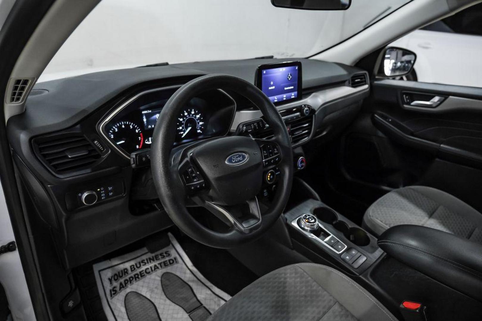 2021 Oxford White /Gray Ford Escape SE (1FMCU0G68MU) with an 1.5L EcoBoost engine, Automatic transmission, located at 15300 Midway Rd., Addison, TX, 75001, (972) 702-0011, 32.958321, -96.838074 - Photo#2