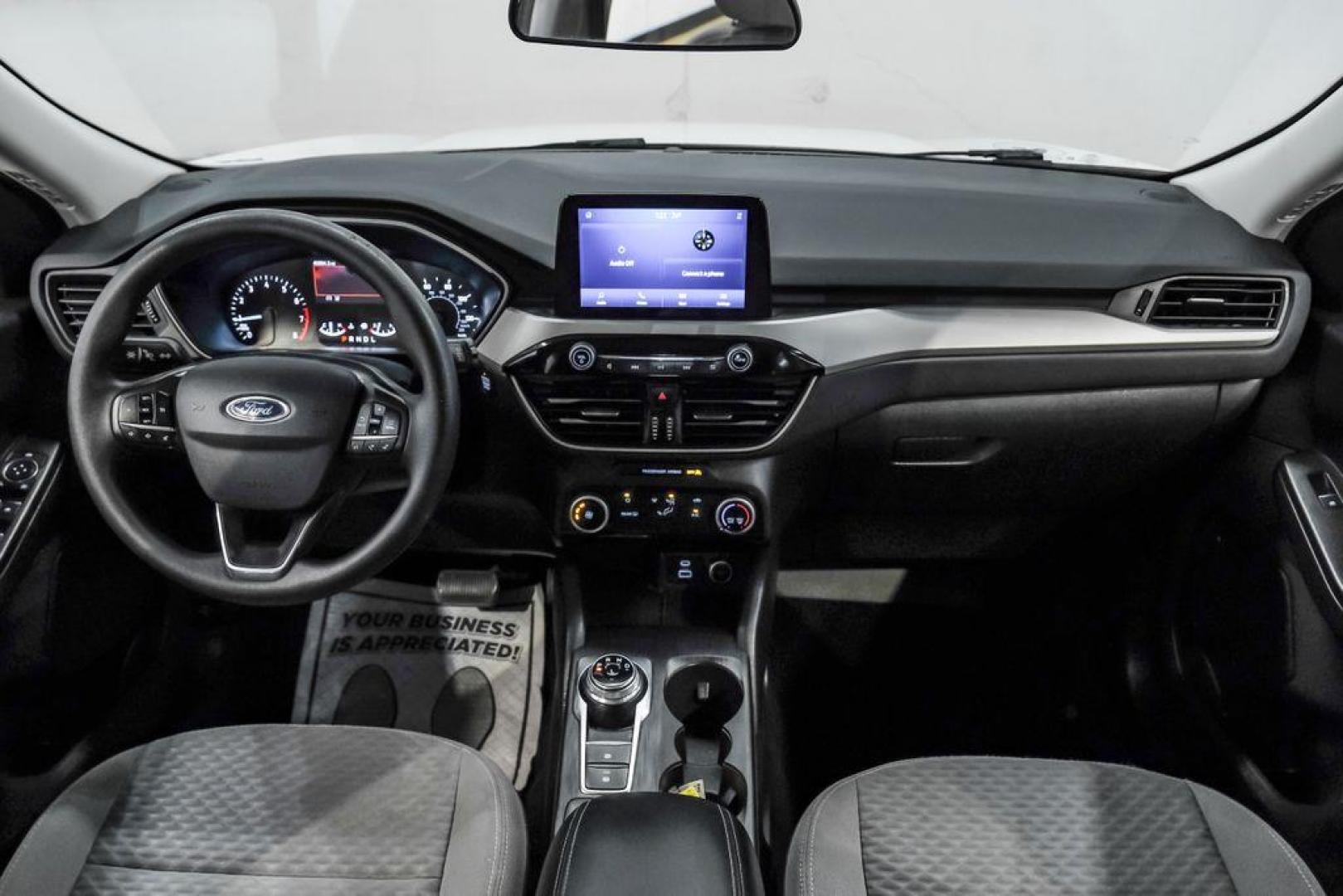 2021 Oxford White /Gray Ford Escape SE (1FMCU0G68MU) with an 1.5L EcoBoost engine, Automatic transmission, located at 15300 Midway Rd., Addison, TX, 75001, (972) 702-0011, 32.958321, -96.838074 - Photo#19