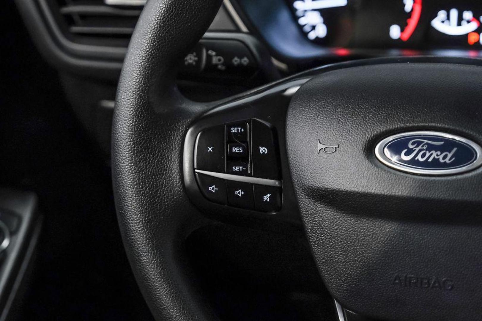 2021 Oxford White /Gray Ford Escape SE (1FMCU0G68MU) with an 1.5L EcoBoost engine, Automatic transmission, located at 15300 Midway Rd., Addison, TX, 75001, (972) 702-0011, 32.958321, -96.838074 - Photo#20