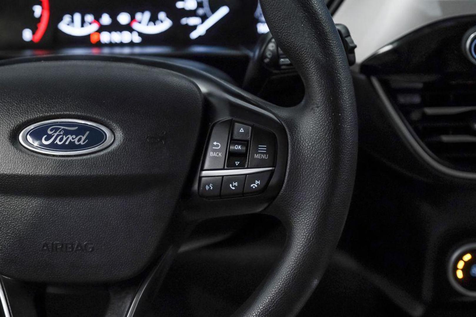 2021 Oxford White /Gray Ford Escape SE (1FMCU0G68MU) with an 1.5L EcoBoost engine, Automatic transmission, located at 15300 Midway Rd., Addison, TX, 75001, (972) 702-0011, 32.958321, -96.838074 - Photo#21