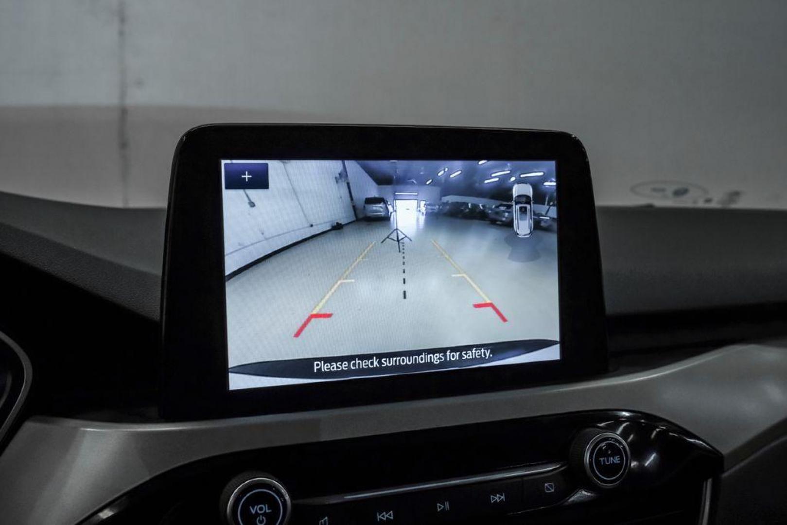 2021 Oxford White /Gray Ford Escape SE (1FMCU0G68MU) with an 1.5L EcoBoost engine, Automatic transmission, located at 15300 Midway Rd., Addison, TX, 75001, (972) 702-0011, 32.958321, -96.838074 - Photo#25