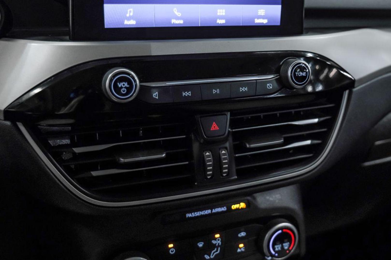 2021 Oxford White /Gray Ford Escape SE (1FMCU0G68MU) with an 1.5L EcoBoost engine, Automatic transmission, located at 15300 Midway Rd., Addison, TX, 75001, (972) 702-0011, 32.958321, -96.838074 - Photo#28