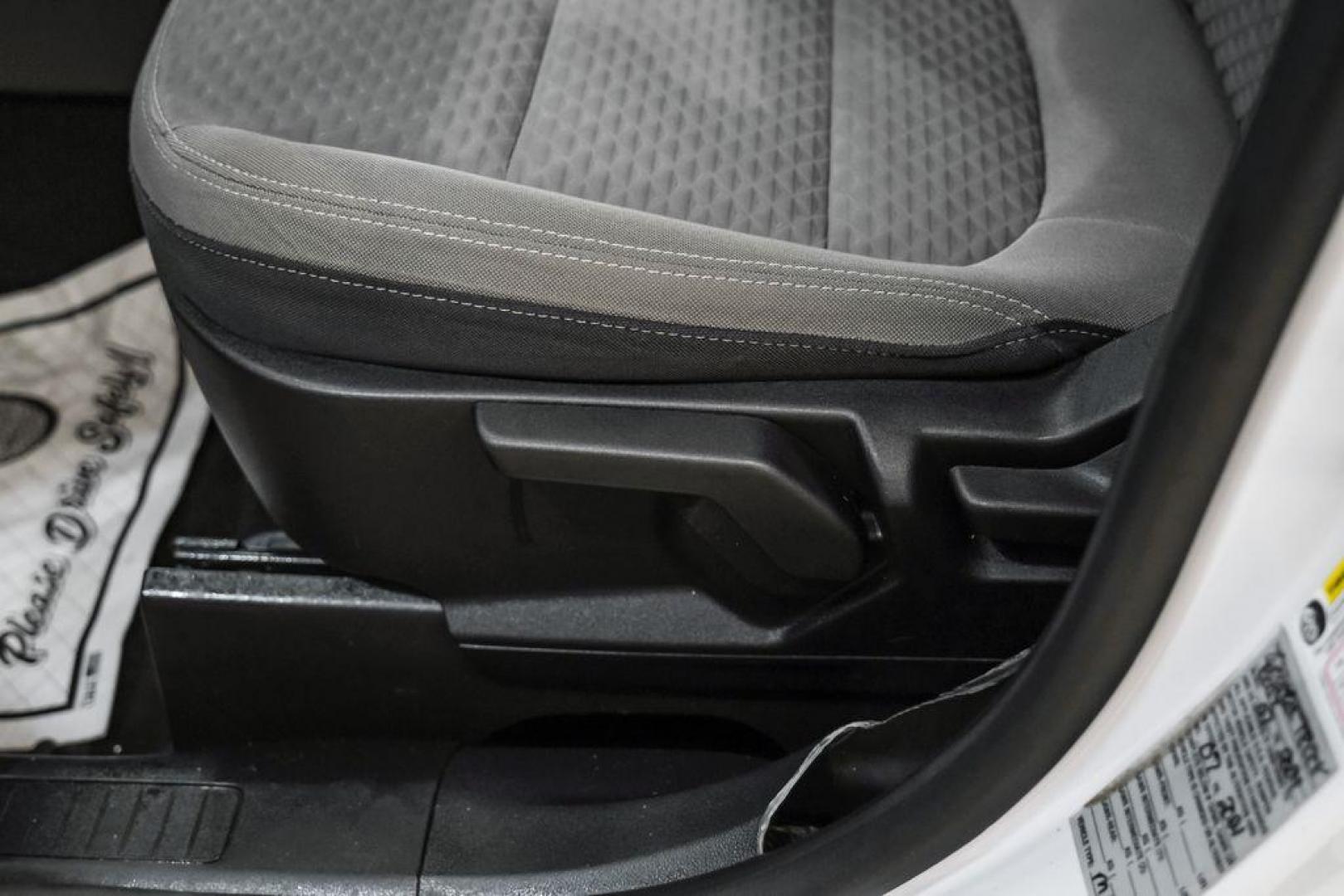 2021 Oxford White /Gray Ford Escape SE (1FMCU0G68MU) with an 1.5L EcoBoost engine, Automatic transmission, located at 15300 Midway Rd., Addison, TX, 75001, (972) 702-0011, 32.958321, -96.838074 - Photo#34