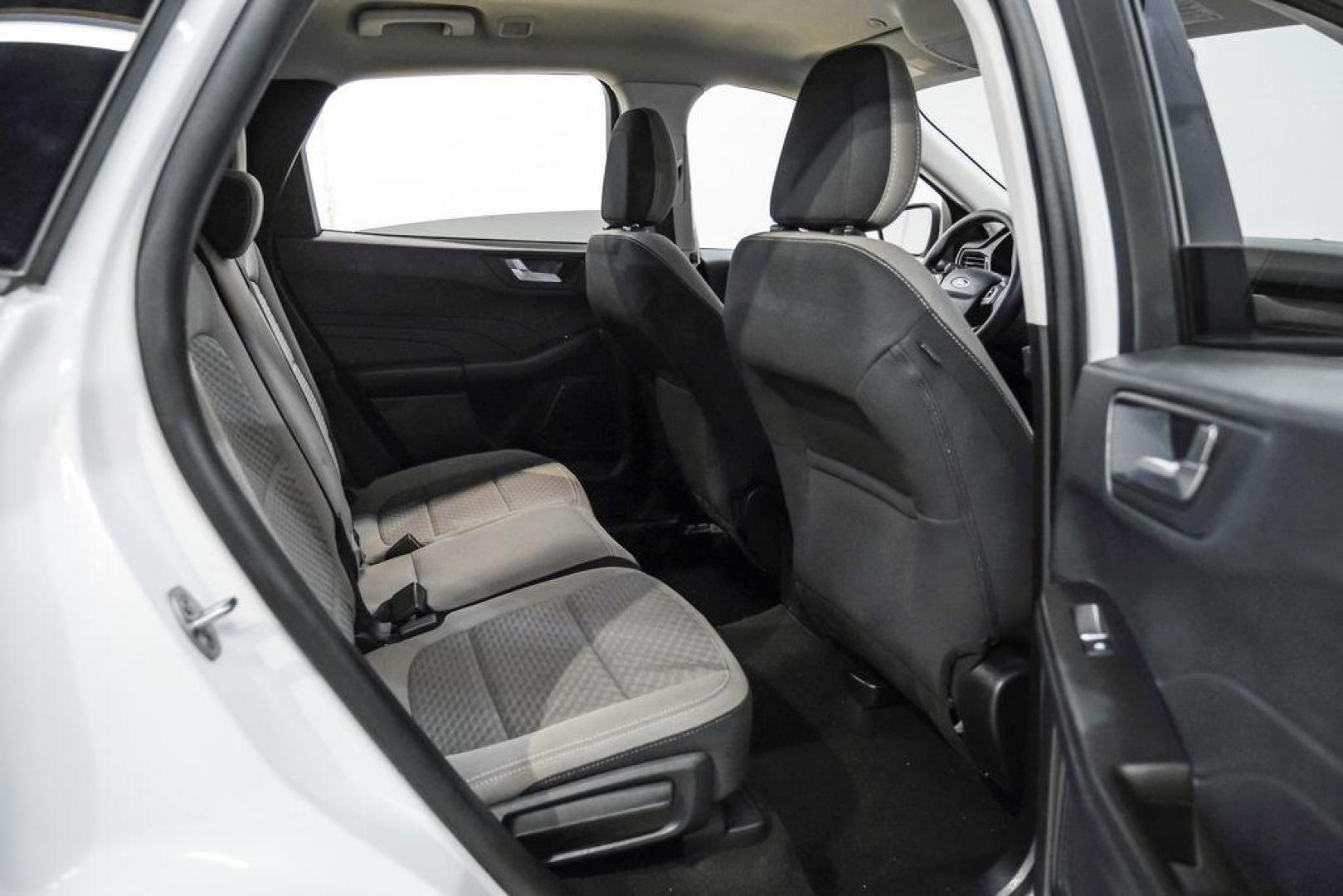 2021 Oxford White /Gray Ford Escape SE (1FMCU0G68MU) with an 1.5L EcoBoost engine, Automatic transmission, located at 15300 Midway Rd., Addison, TX, 75001, (972) 702-0011, 32.958321, -96.838074 - Photo#38