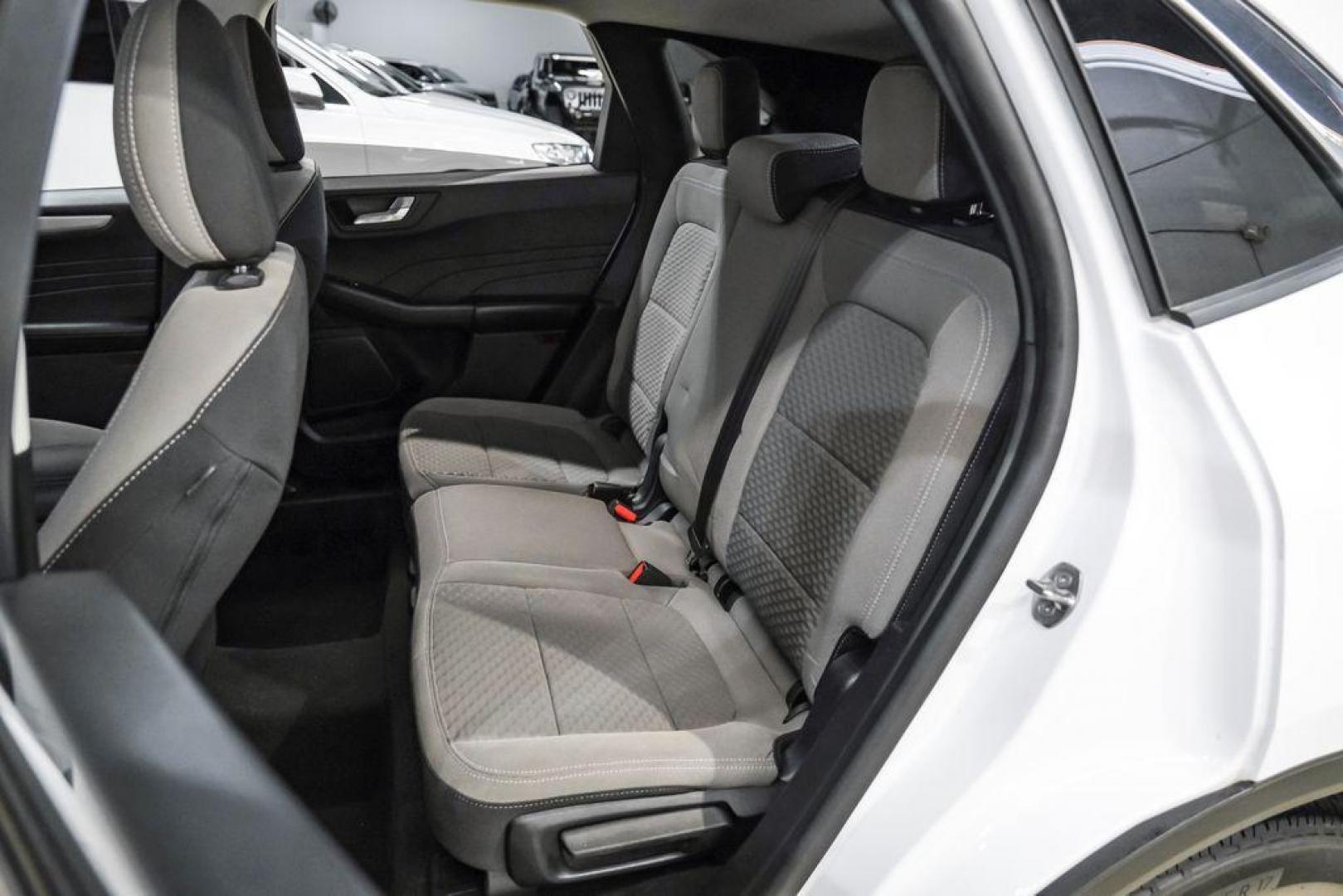 2021 Oxford White /Gray Ford Escape SE (1FMCU0G68MU) with an 1.5L EcoBoost engine, Automatic transmission, located at 15300 Midway Rd., Addison, TX, 75001, (972) 702-0011, 32.958321, -96.838074 - Photo#40