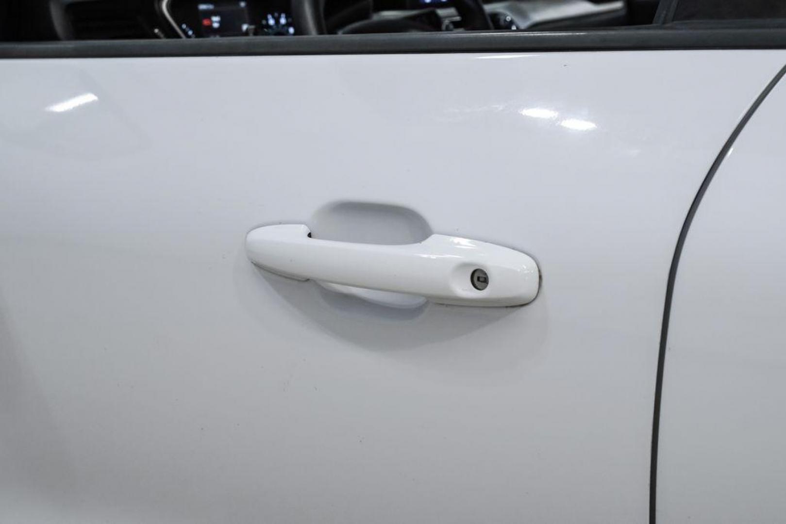 2021 Oxford White /Gray Ford Escape SE (1FMCU0G68MU) with an 1.5L EcoBoost engine, Automatic transmission, located at 15300 Midway Rd., Addison, TX, 75001, (972) 702-0011, 32.958321, -96.838074 - Photo#41