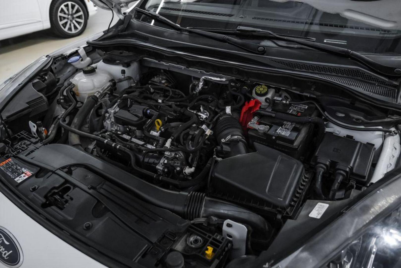 2021 Oxford White /Gray Ford Escape SE (1FMCU0G68MU) with an 1.5L EcoBoost engine, Automatic transmission, located at 15300 Midway Rd., Addison, TX, 75001, (972) 702-0011, 32.958321, -96.838074 - Photo#51