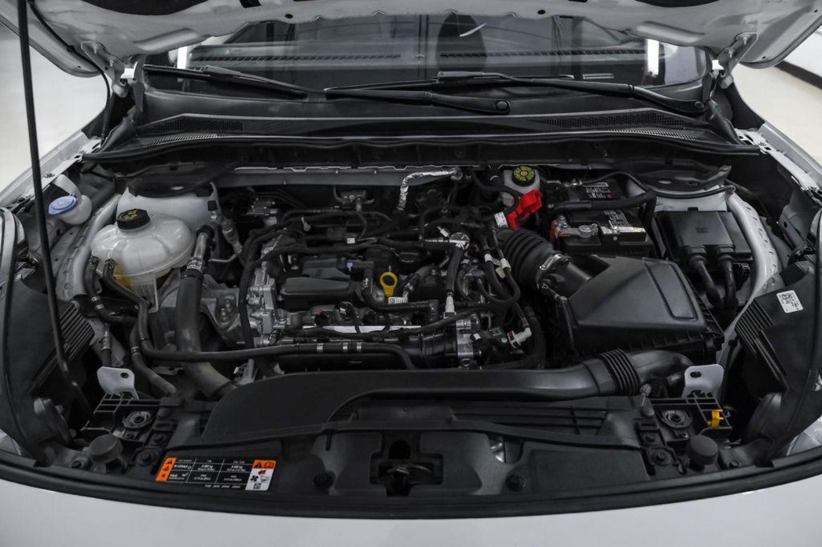 2021 Oxford White /Gray Ford Escape SE (1FMCU0G68MU) with an 1.5L EcoBoost engine, Automatic transmission, located at 15300 Midway Rd., Addison, TX, 75001, (972) 702-0011, 32.958321, -96.838074 - Photo#52