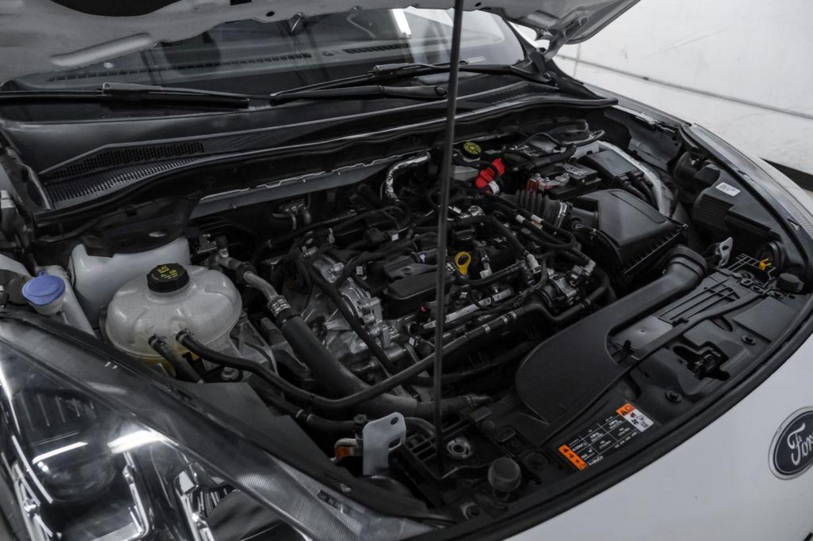 2021 Oxford White /Gray Ford Escape SE (1FMCU0G68MU) with an 1.5L EcoBoost engine, Automatic transmission, located at 15300 Midway Rd., Addison, TX, 75001, (972) 702-0011, 32.958321, -96.838074 - Photo#53