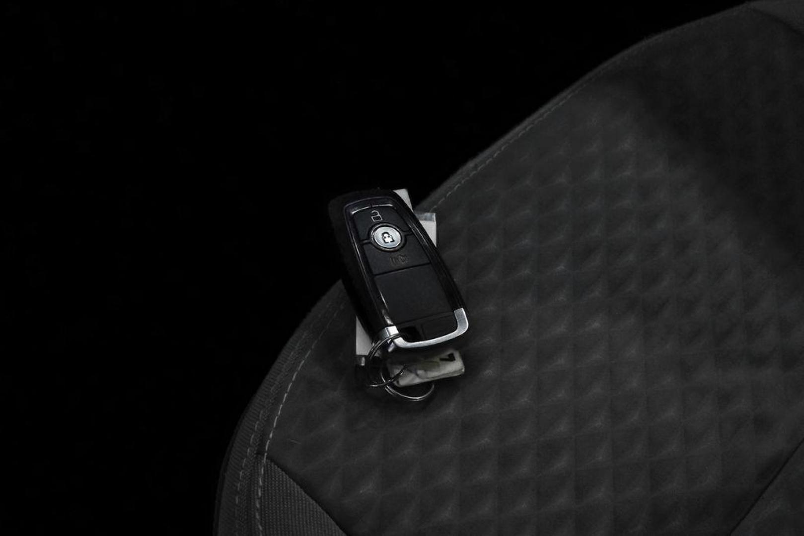 2021 Oxford White /Gray Ford Escape SE (1FMCU0G68MU) with an 1.5L EcoBoost engine, Automatic transmission, located at 15300 Midway Rd., Addison, TX, 75001, (972) 702-0011, 32.958321, -96.838074 - Photo#60