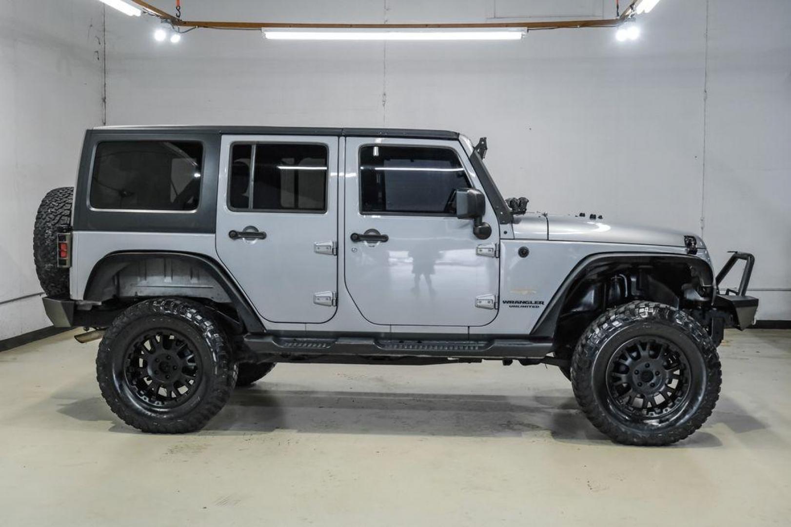 2013 Billet Metallic Clearcoat /Black Interior Jeep Wrangler Unlimited Sahara (1C4BJWEG8DL) with an 3.6L V6 24V VVT engine, Automatic transmission, located at 15300 Midway Rd., Addison, TX, 75001, (972) 702-0011, 32.958321, -96.838074 - Photo#8