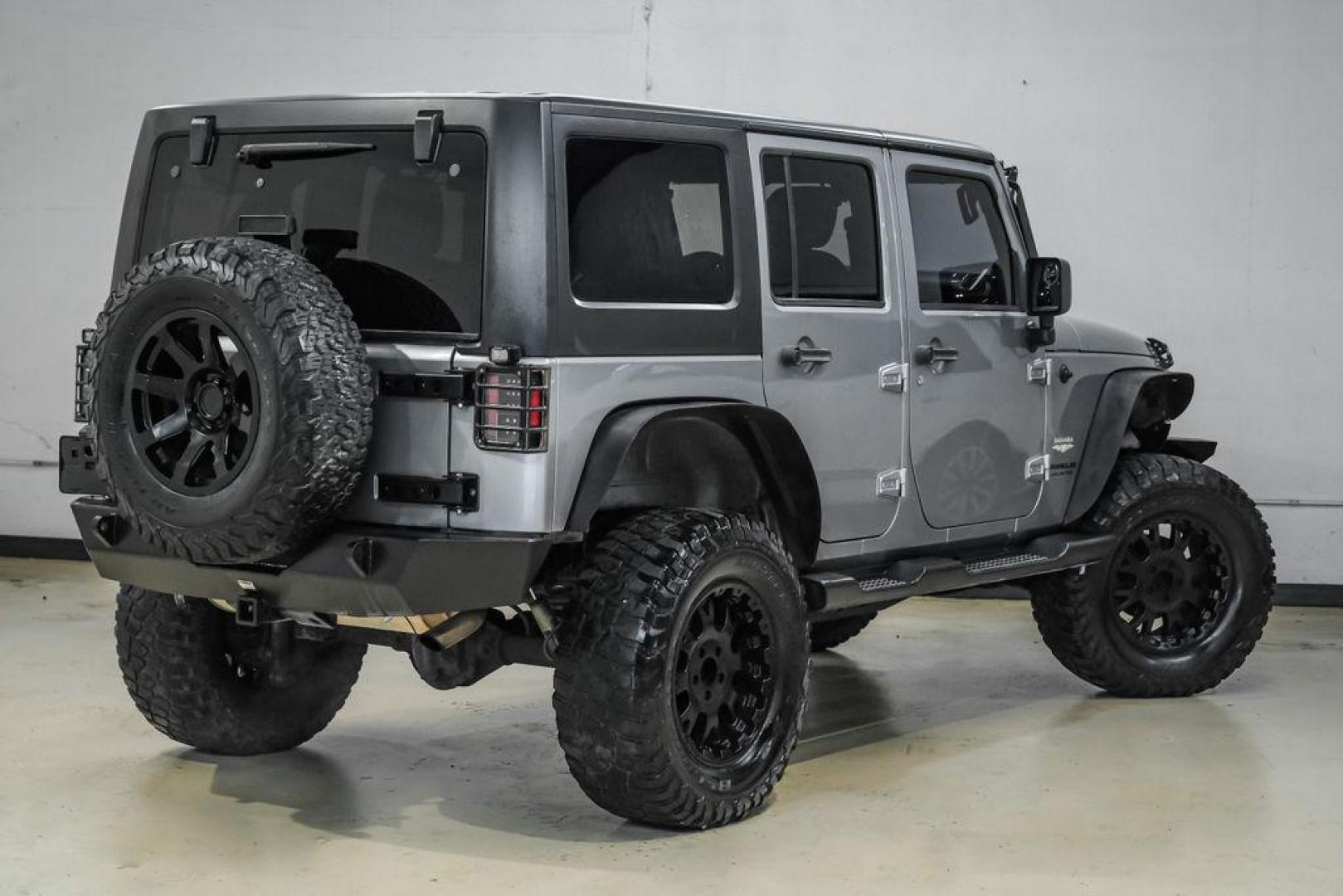 2013 Billet Metallic Clearcoat /Black Interior Jeep Wrangler Unlimited Sahara (1C4BJWEG8DL) with an 3.6L V6 24V VVT engine, Automatic transmission, located at 15300 Midway Rd., Addison, TX, 75001, (972) 702-0011, 32.958321, -96.838074 - Photo#9