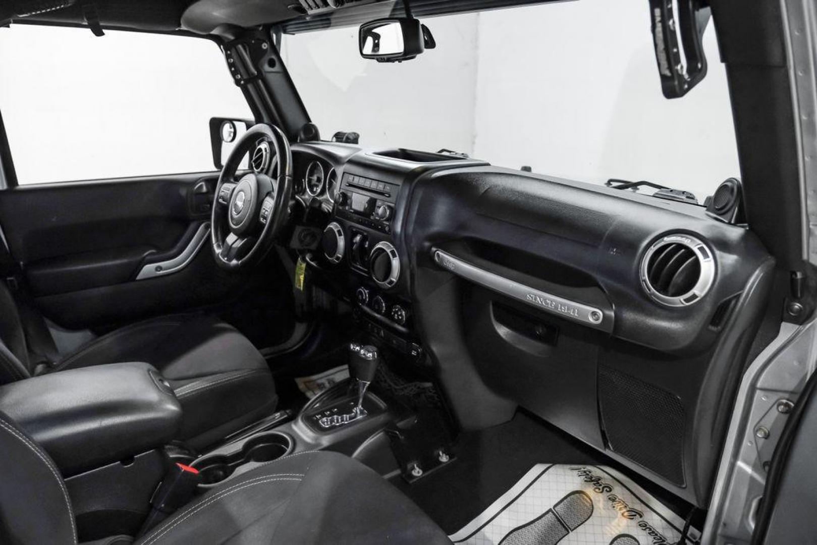 2013 Billet Metallic Clearcoat /Black Interior Jeep Wrangler Unlimited Sahara (1C4BJWEG8DL) with an 3.6L V6 24V VVT engine, Automatic transmission, located at 15300 Midway Rd., Addison, TX, 75001, (972) 702-0011, 32.958321, -96.838074 - Photo#17