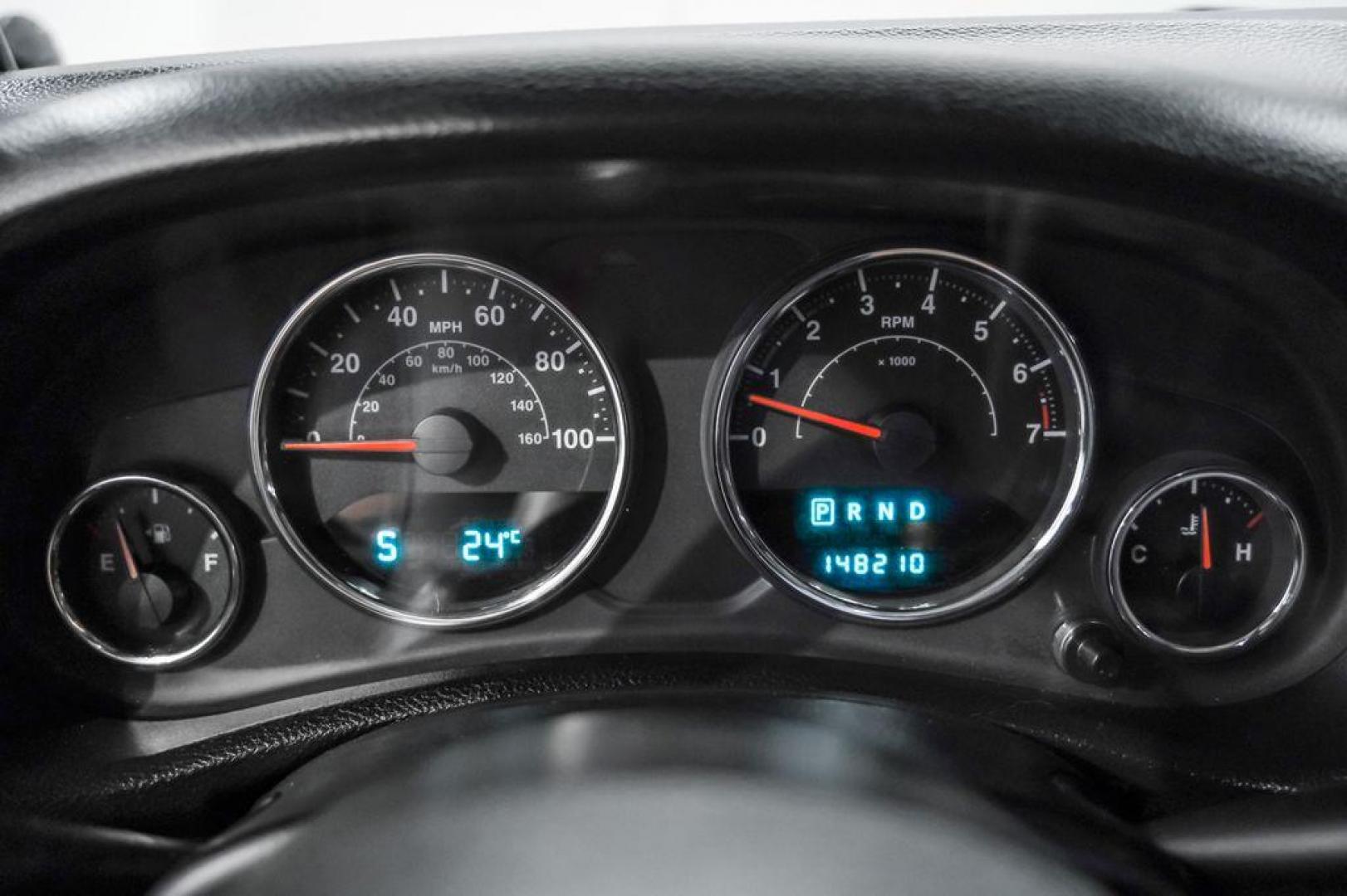 2013 Billet Metallic Clearcoat /Black Interior Jeep Wrangler Unlimited Sahara (1C4BJWEG8DL) with an 3.6L V6 24V VVT engine, Automatic transmission, located at 15300 Midway Rd., Addison, TX, 75001, (972) 702-0011, 32.958321, -96.838074 - Photo#23