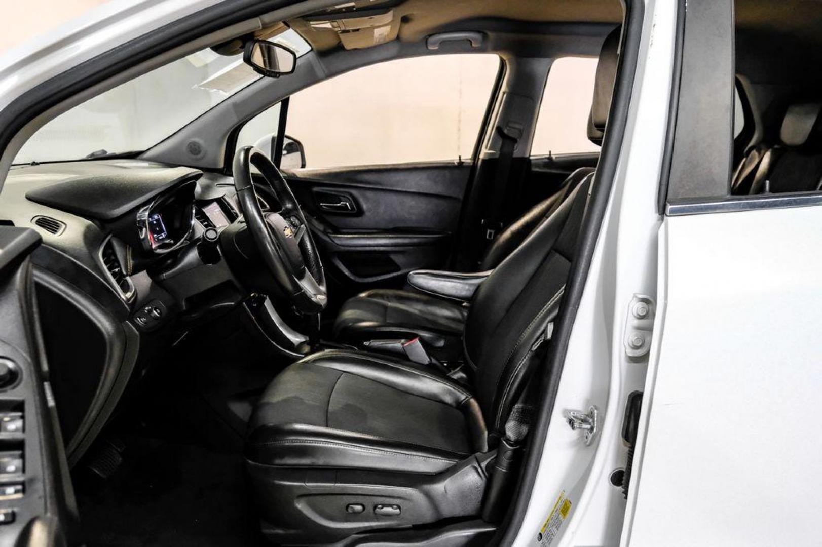 2020 Summit White /Jet Black Chevrolet Trax LT (KL7CJLSB6LB) with an ECOTEC 1.4L I4 SMPI DOHC Turbocharged VVT engine, Automatic transmission, located at 15300 Midway Rd., Addison, TX, 75001, (972) 702-0011, 32.958321, -96.838074 - Photo#3