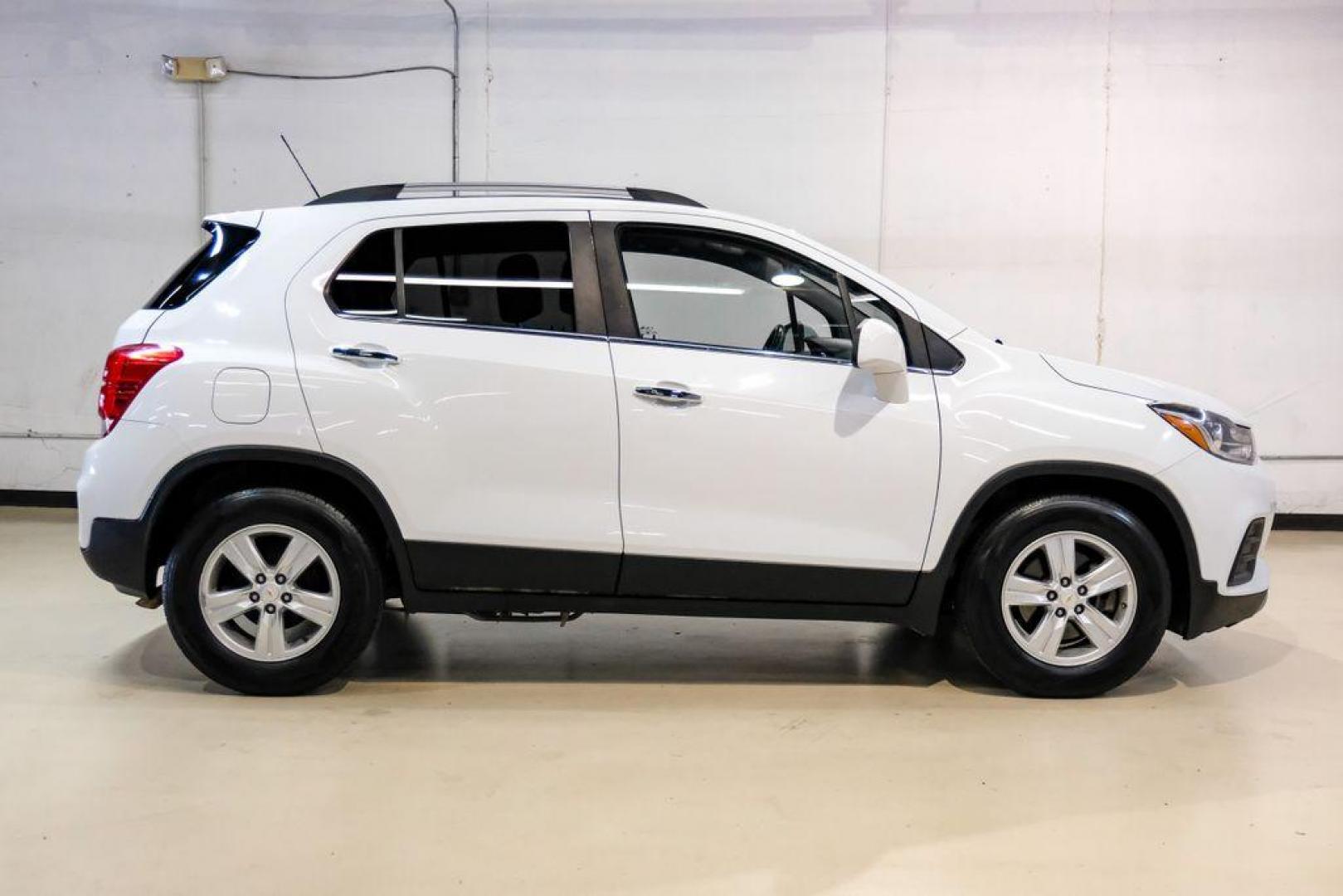 2020 Summit White /Jet Black Chevrolet Trax LT (KL7CJLSB6LB) with an ECOTEC 1.4L I4 SMPI DOHC Turbocharged VVT engine, Automatic transmission, located at 15300 Midway Rd., Addison, TX, 75001, (972) 702-0011, 32.958321, -96.838074 - Photo#6