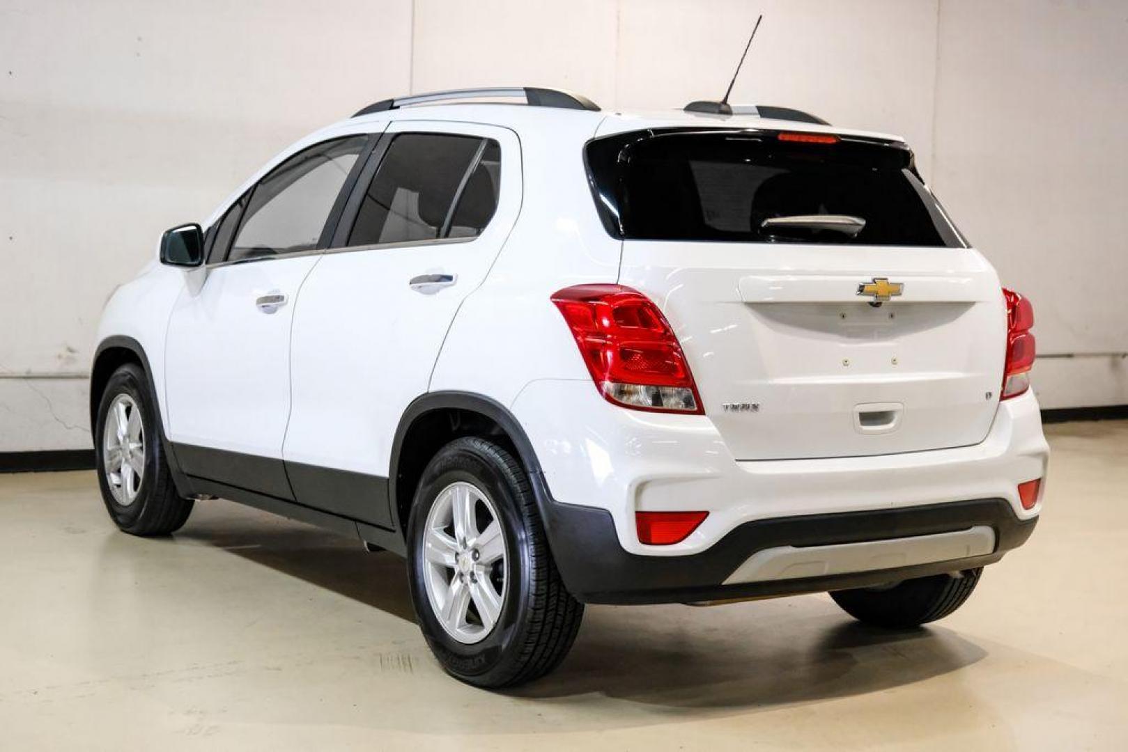 2020 Summit White /Jet Black Chevrolet Trax LT (KL7CJLSB6LB) with an ECOTEC 1.4L I4 SMPI DOHC Turbocharged VVT engine, Automatic transmission, located at 15300 Midway Rd., Addison, TX, 75001, (972) 702-0011, 32.958321, -96.838074 - Photo#9