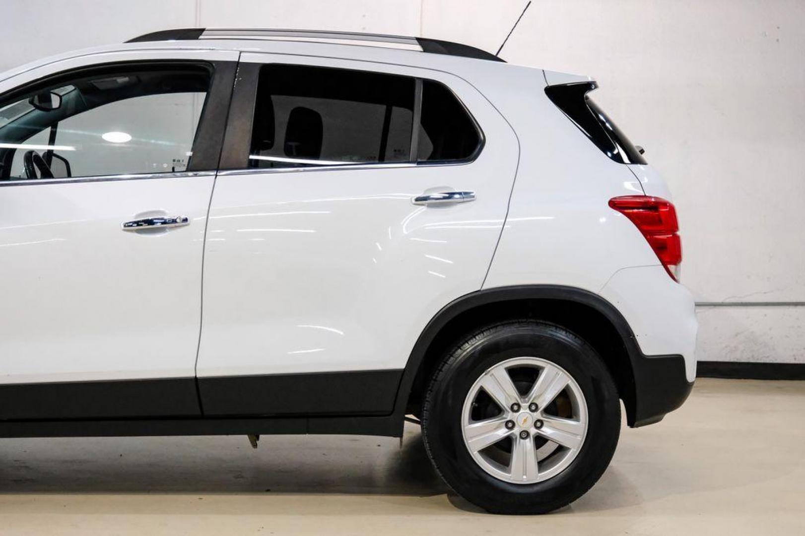 2020 Summit White /Jet Black Chevrolet Trax LT (KL7CJLSB6LB) with an ECOTEC 1.4L I4 SMPI DOHC Turbocharged VVT engine, Automatic transmission, located at 15300 Midway Rd., Addison, TX, 75001, (972) 702-0011, 32.958321, -96.838074 - Photo#12