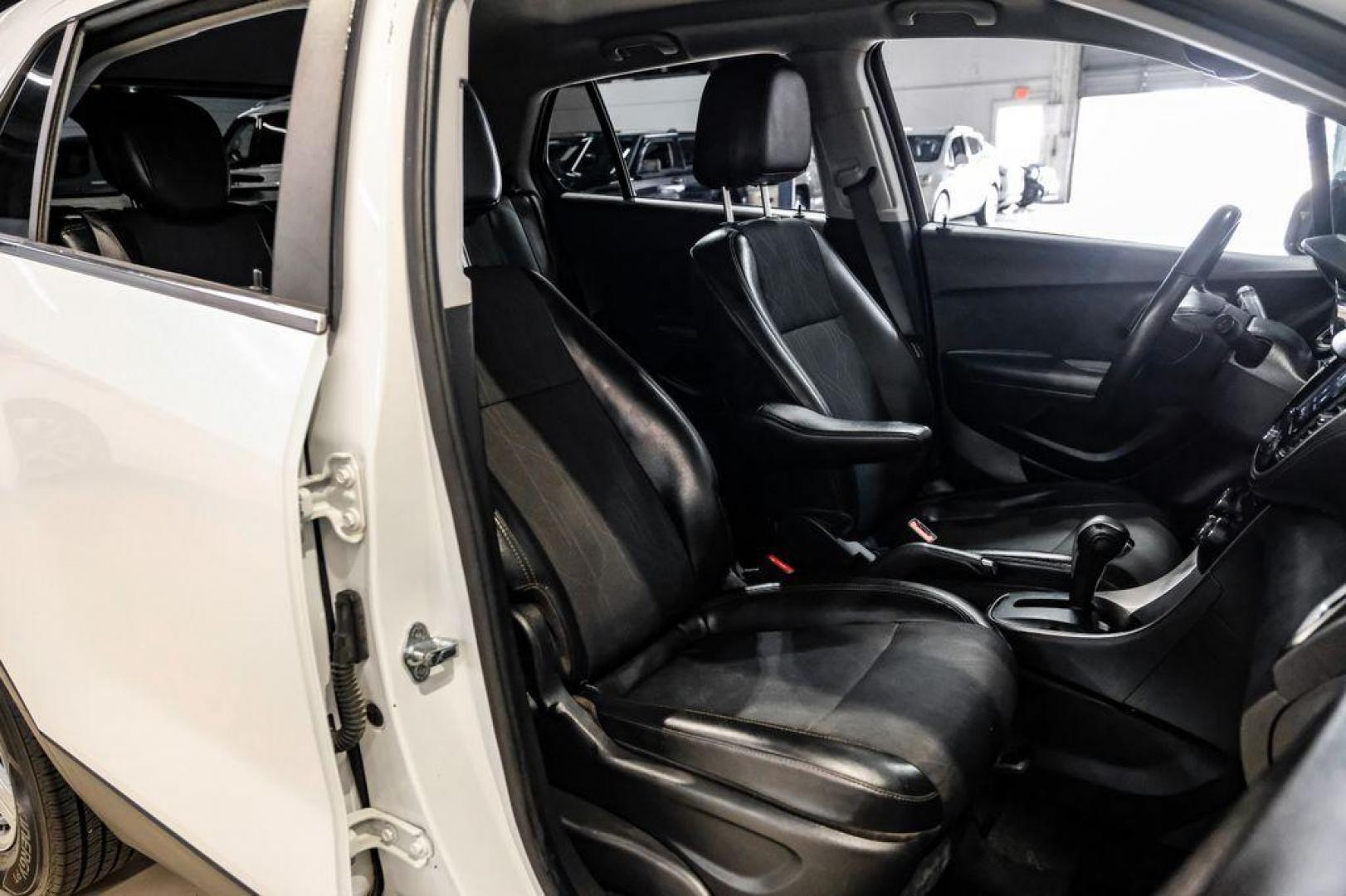 2020 Summit White /Jet Black Chevrolet Trax LT (KL7CJLSB6LB) with an ECOTEC 1.4L I4 SMPI DOHC Turbocharged VVT engine, Automatic transmission, located at 15300 Midway Rd., Addison, TX, 75001, (972) 702-0011, 32.958321, -96.838074 - Photo#32