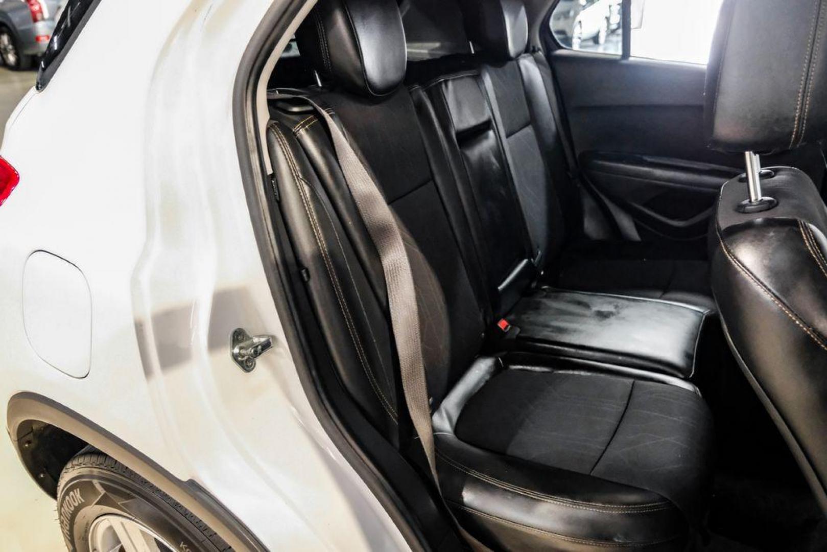 2020 Summit White /Jet Black Chevrolet Trax LT (KL7CJLSB6LB) with an ECOTEC 1.4L I4 SMPI DOHC Turbocharged VVT engine, Automatic transmission, located at 15300 Midway Rd., Addison, TX, 75001, (972) 702-0011, 32.958321, -96.838074 - Photo#33