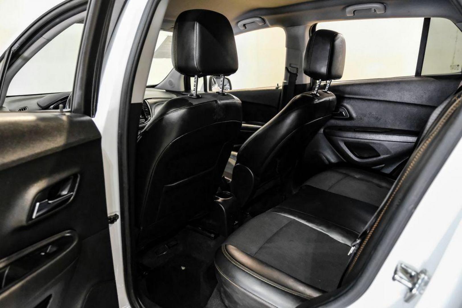 2020 Summit White /Jet Black Chevrolet Trax LT (KL7CJLSB6LB) with an ECOTEC 1.4L I4 SMPI DOHC Turbocharged VVT engine, Automatic transmission, located at 15300 Midway Rd., Addison, TX, 75001, (972) 702-0011, 32.958321, -96.838074 - Photo#35