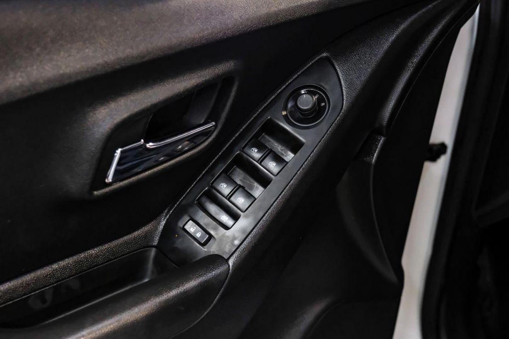 2020 Summit White /Jet Black Chevrolet Trax LT (KL7CJLSB6LB) with an ECOTEC 1.4L I4 SMPI DOHC Turbocharged VVT engine, Automatic transmission, located at 15300 Midway Rd., Addison, TX, 75001, (972) 702-0011, 32.958321, -96.838074 - Photo#40