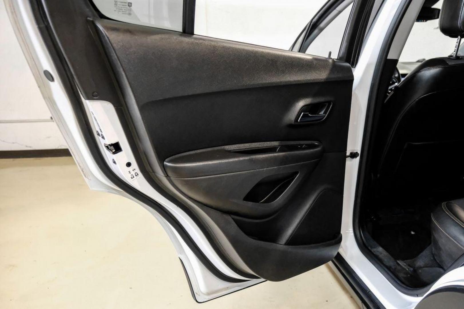 2020 Summit White /Jet Black Chevrolet Trax LT (KL7CJLSB6LB) with an ECOTEC 1.4L I4 SMPI DOHC Turbocharged VVT engine, Automatic transmission, located at 15300 Midway Rd., Addison, TX, 75001, (972) 702-0011, 32.958321, -96.838074 - Photo#42