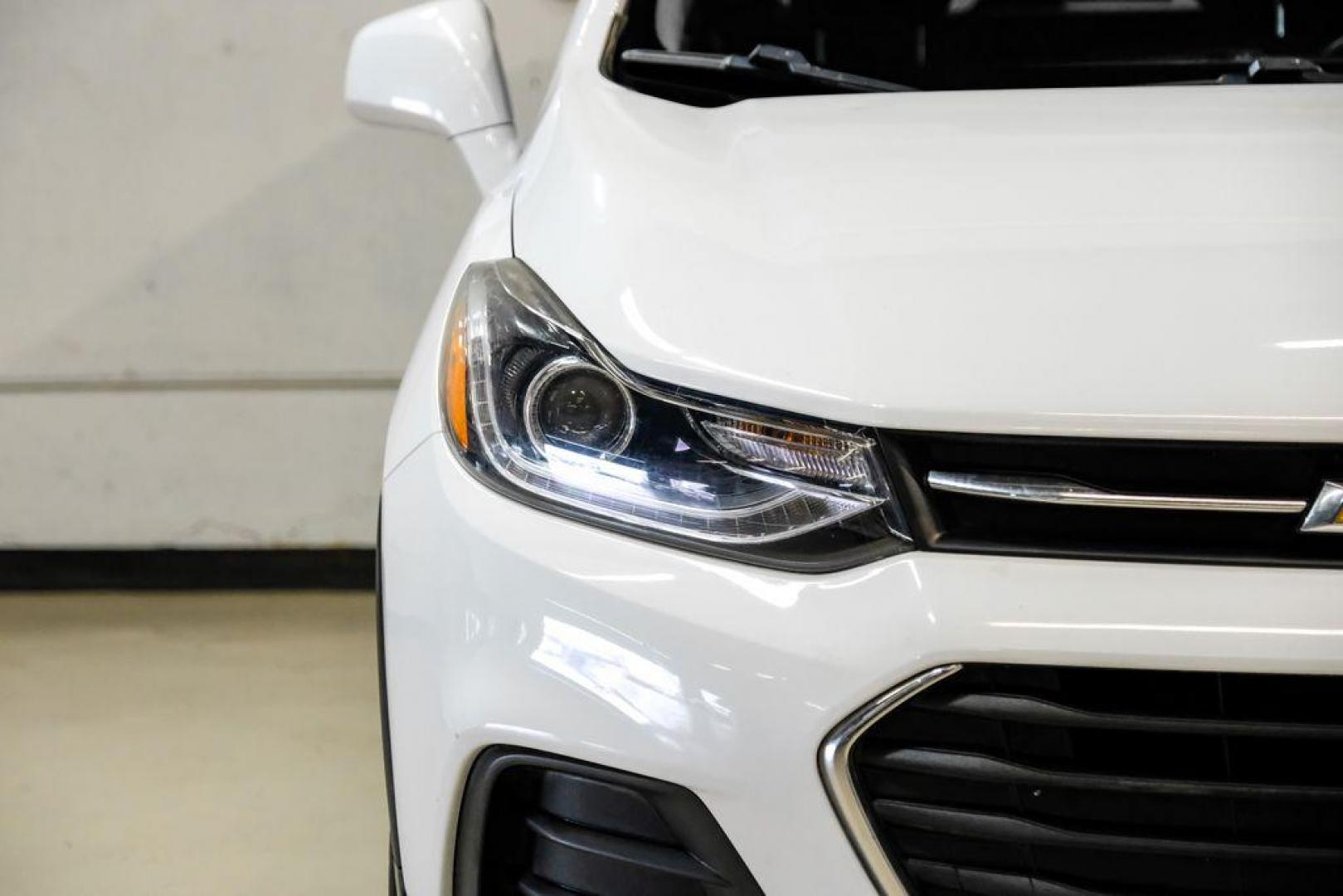 2020 Summit White /Jet Black Chevrolet Trax LT (KL7CJLSB6LB) with an ECOTEC 1.4L I4 SMPI DOHC Turbocharged VVT engine, Automatic transmission, located at 15300 Midway Rd., Addison, TX, 75001, (972) 702-0011, 32.958321, -96.838074 - Photo#44