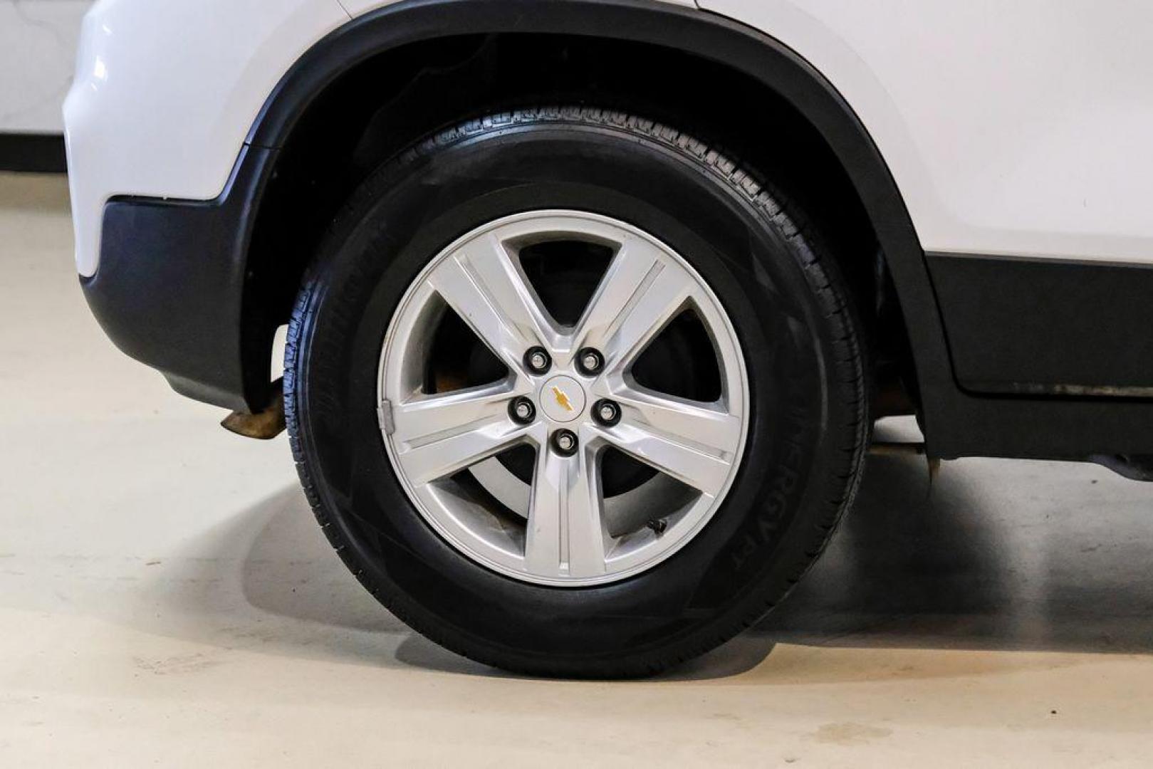 2020 Summit White /Jet Black Chevrolet Trax LT (KL7CJLSB6LB) with an ECOTEC 1.4L I4 SMPI DOHC Turbocharged VVT engine, Automatic transmission, located at 15300 Midway Rd., Addison, TX, 75001, (972) 702-0011, 32.958321, -96.838074 - Photo#50