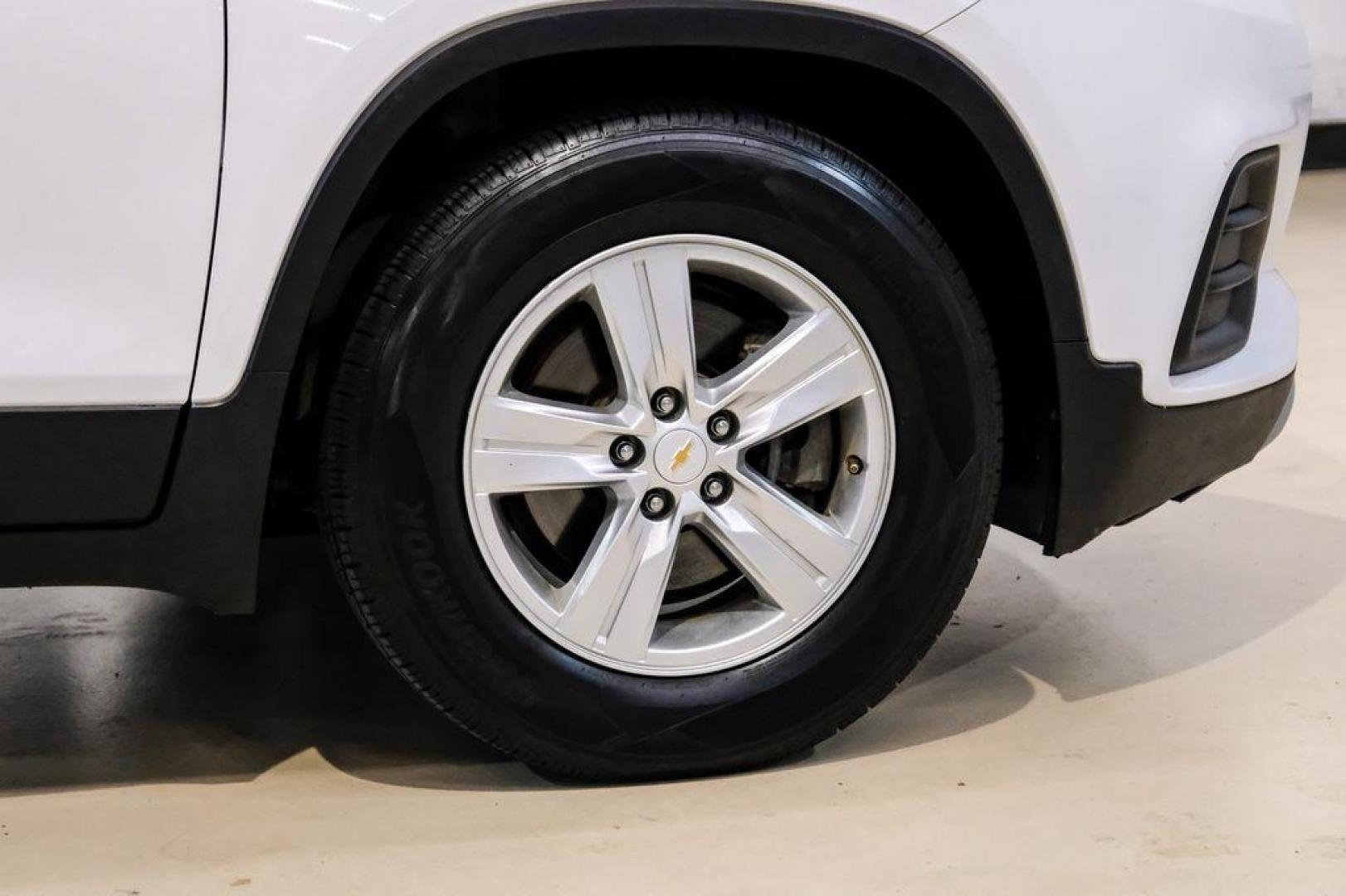 2020 Summit White /Jet Black Chevrolet Trax LT (KL7CJLSB6LB) with an ECOTEC 1.4L I4 SMPI DOHC Turbocharged VVT engine, Automatic transmission, located at 15300 Midway Rd., Addison, TX, 75001, (972) 702-0011, 32.958321, -96.838074 - Photo#51