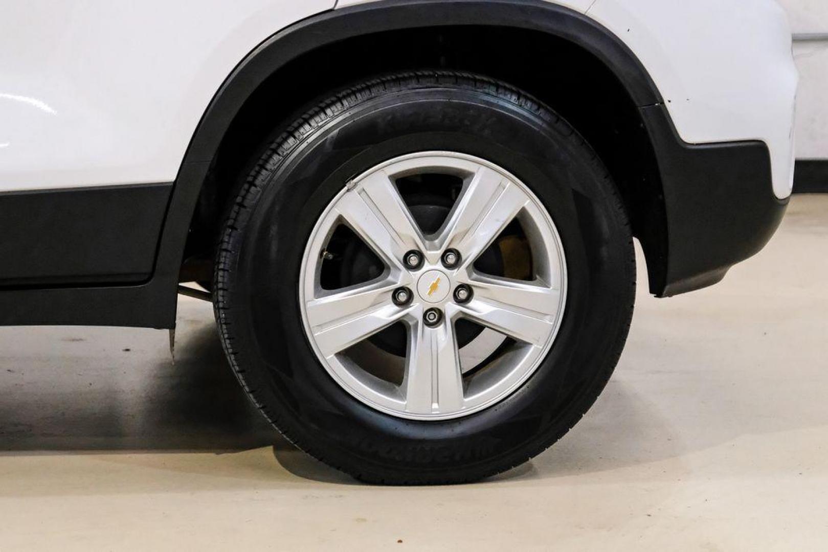 2020 Summit White /Jet Black Chevrolet Trax LT (KL7CJLSB6LB) with an ECOTEC 1.4L I4 SMPI DOHC Turbocharged VVT engine, Automatic transmission, located at 15300 Midway Rd., Addison, TX, 75001, (972) 702-0011, 32.958321, -96.838074 - Photo#53