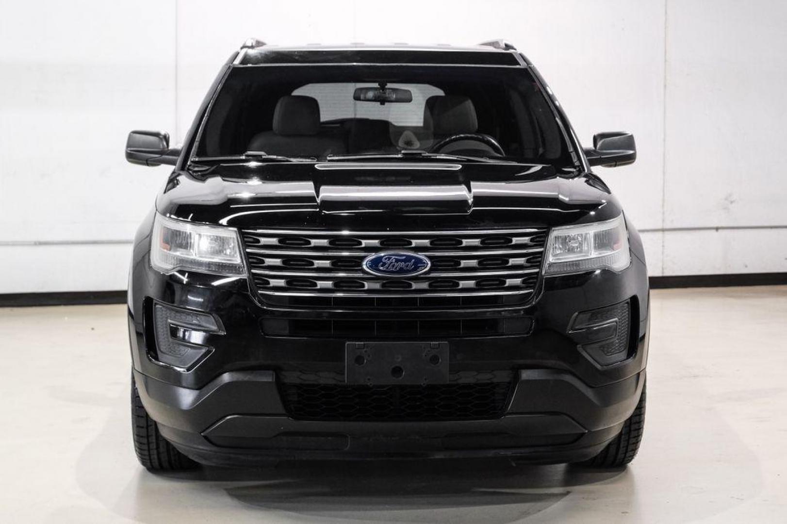 2017 Shadow Black /Medium Light Camel Ford Explorer Base (1FM5K7B81HG) with an 3.5L 6-Cylinder SMPI DOHC engine, Automatic transmission, located at 15300 Midway Rd., Addison, TX, 75001, (972) 702-0011, 32.958321, -96.838074 - Photo#2