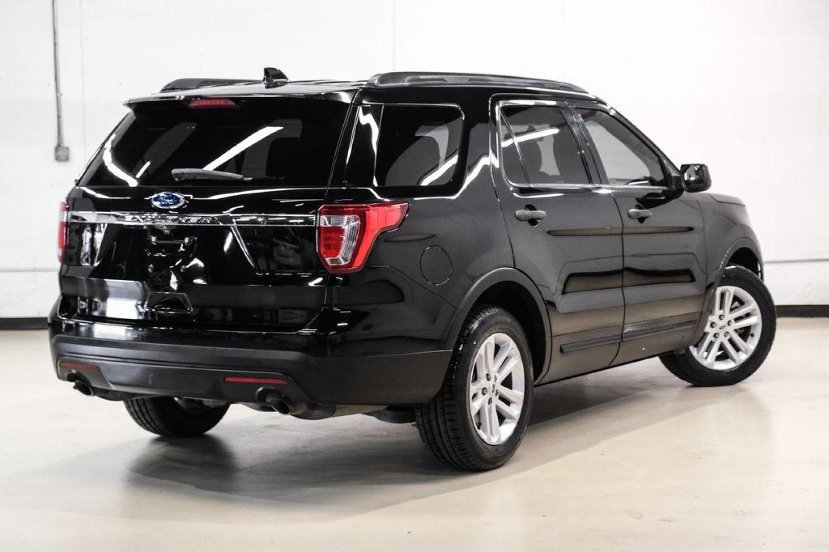 2017 Shadow Black /Medium Light Camel Ford Explorer Base (1FM5K7B81HG) with an 3.5L 6-Cylinder SMPI DOHC engine, Automatic transmission, located at 15300 Midway Rd., Addison, TX, 75001, (972) 702-0011, 32.958321, -96.838074 - Photo#5