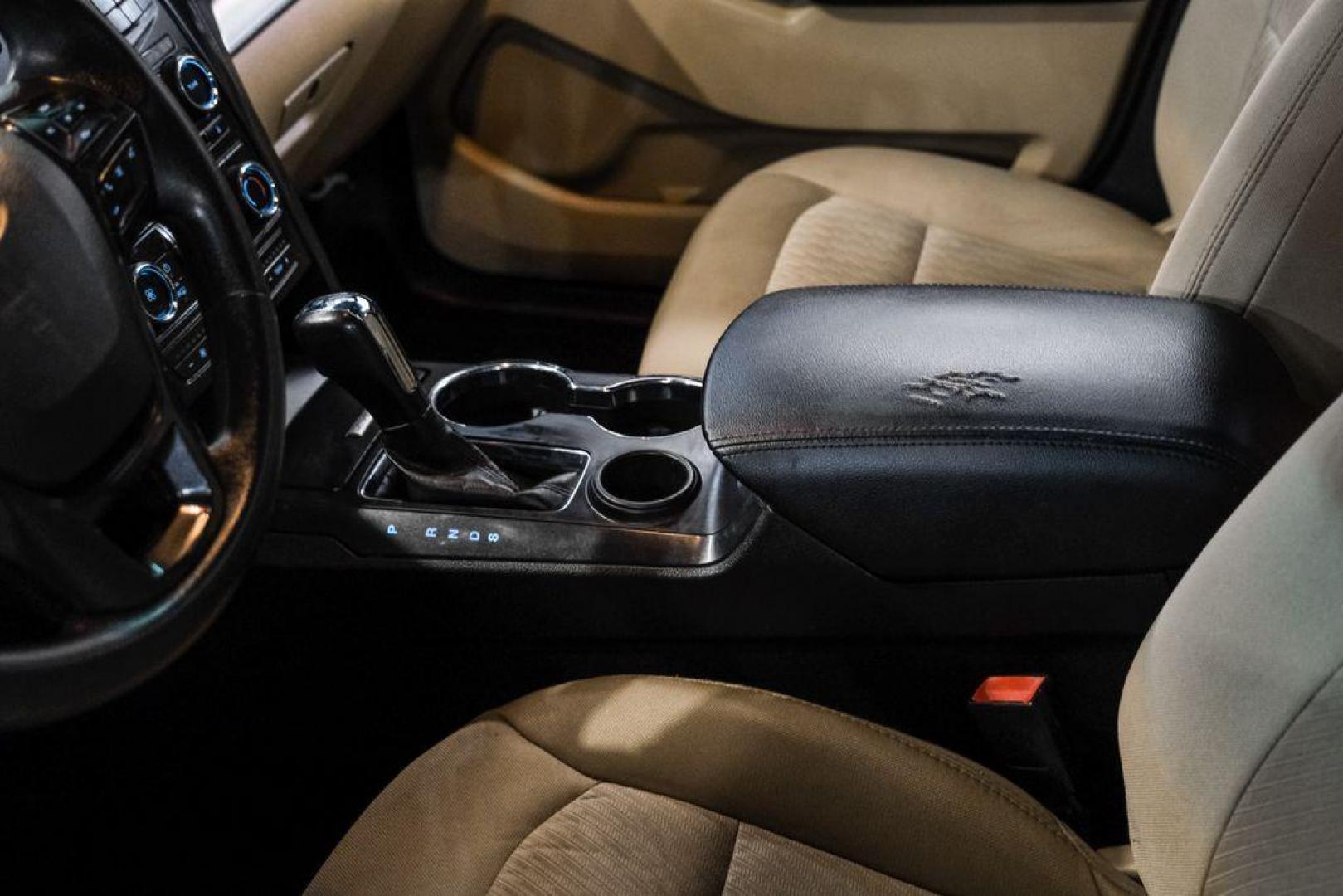 2017 Shadow Black /Medium Light Camel Ford Explorer Base (1FM5K7B81HG) with an 3.5L 6-Cylinder SMPI DOHC engine, Automatic transmission, located at 15300 Midway Rd., Addison, TX, 75001, (972) 702-0011, 32.958321, -96.838074 - Photo#21